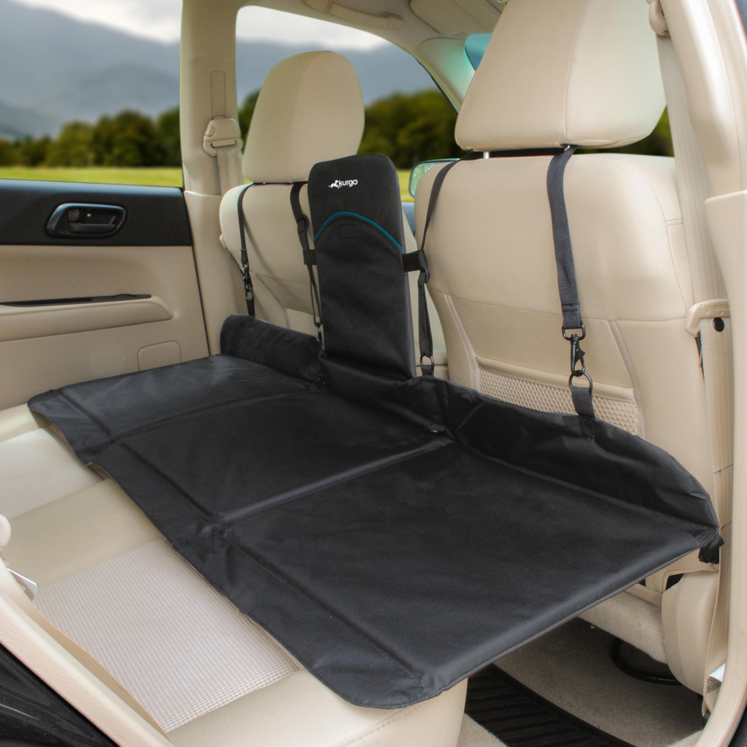Kurgo Rover Backseat Bridge Rücksitzverlängerung für Hunde - Langlebige Verlängerung - Trennwand für den Vordersitz - Wendbare Auto-Sitzauflage - Wasserabweisend - Bis zu 45 kg - Schwarz/Anthrazit