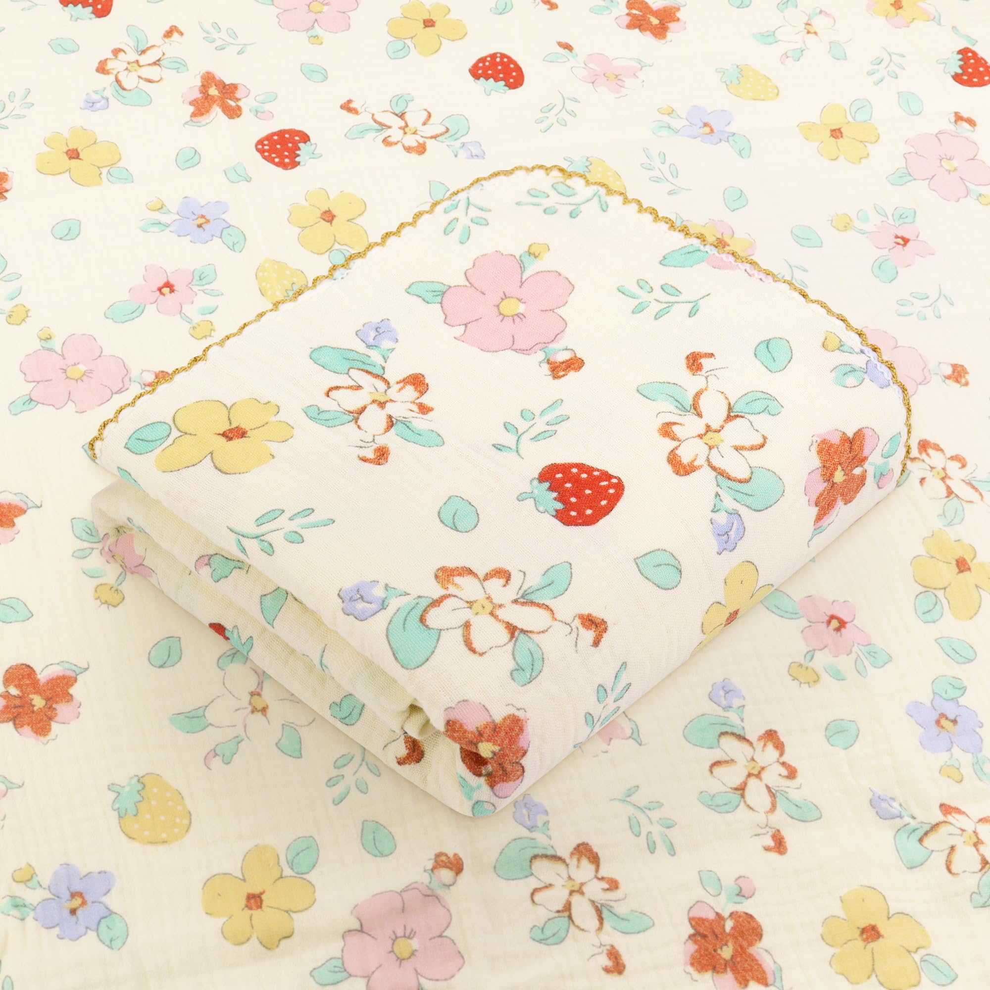 Hivia 110x100cm Musselin Decke-Musselin Becke Baby Sommer,2 Lagen Sommer-Babydecke Baumwolldecke,Weiche und Kuschelige Dünne Sommerdecke|Erdbeere