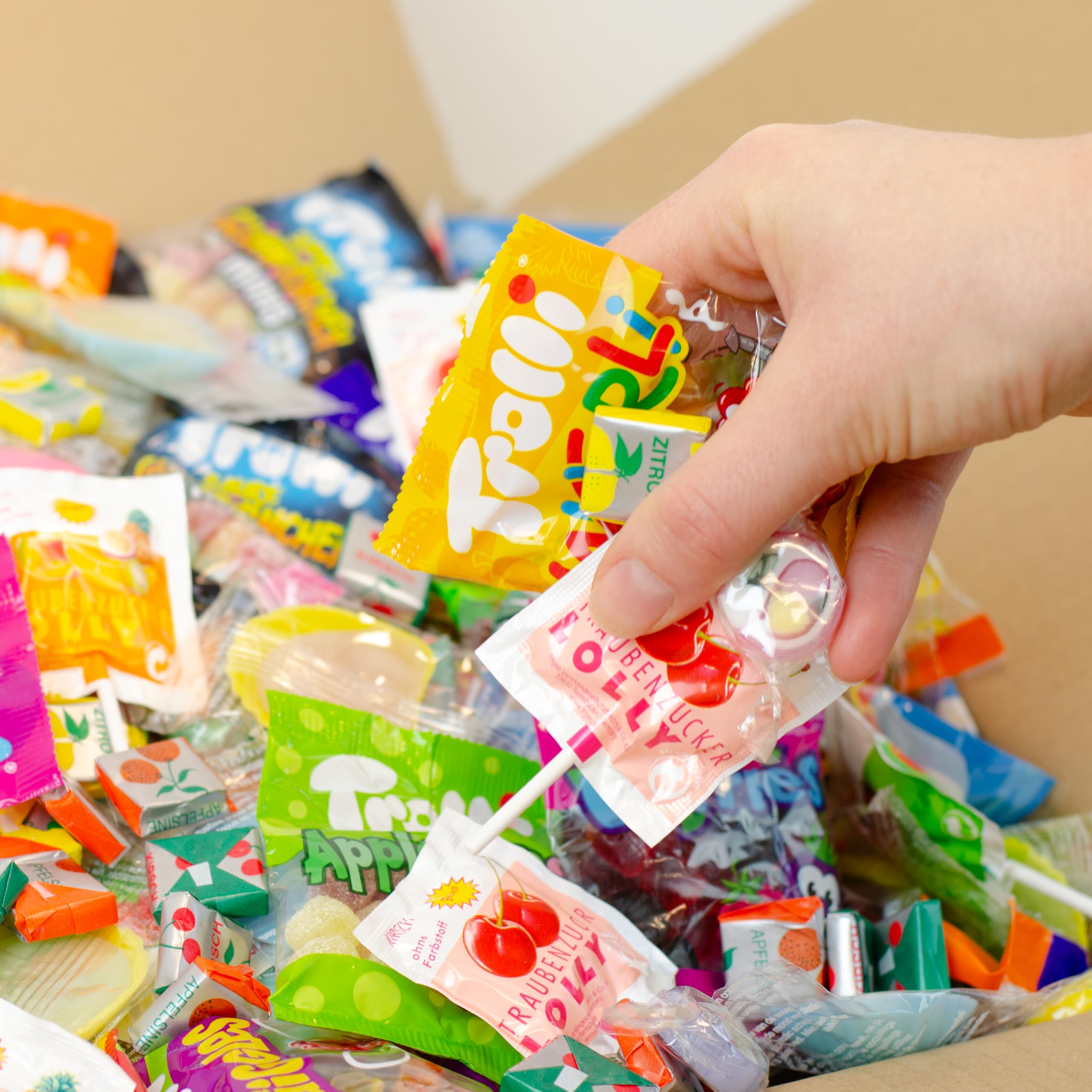 Karneval-Wurfmaterial mit Süßigkeiten – 8,4 kg bunte Auswahl an abgepackten Süßigkeiten für Fasching und Karneval – Spaß für Groß und Klein