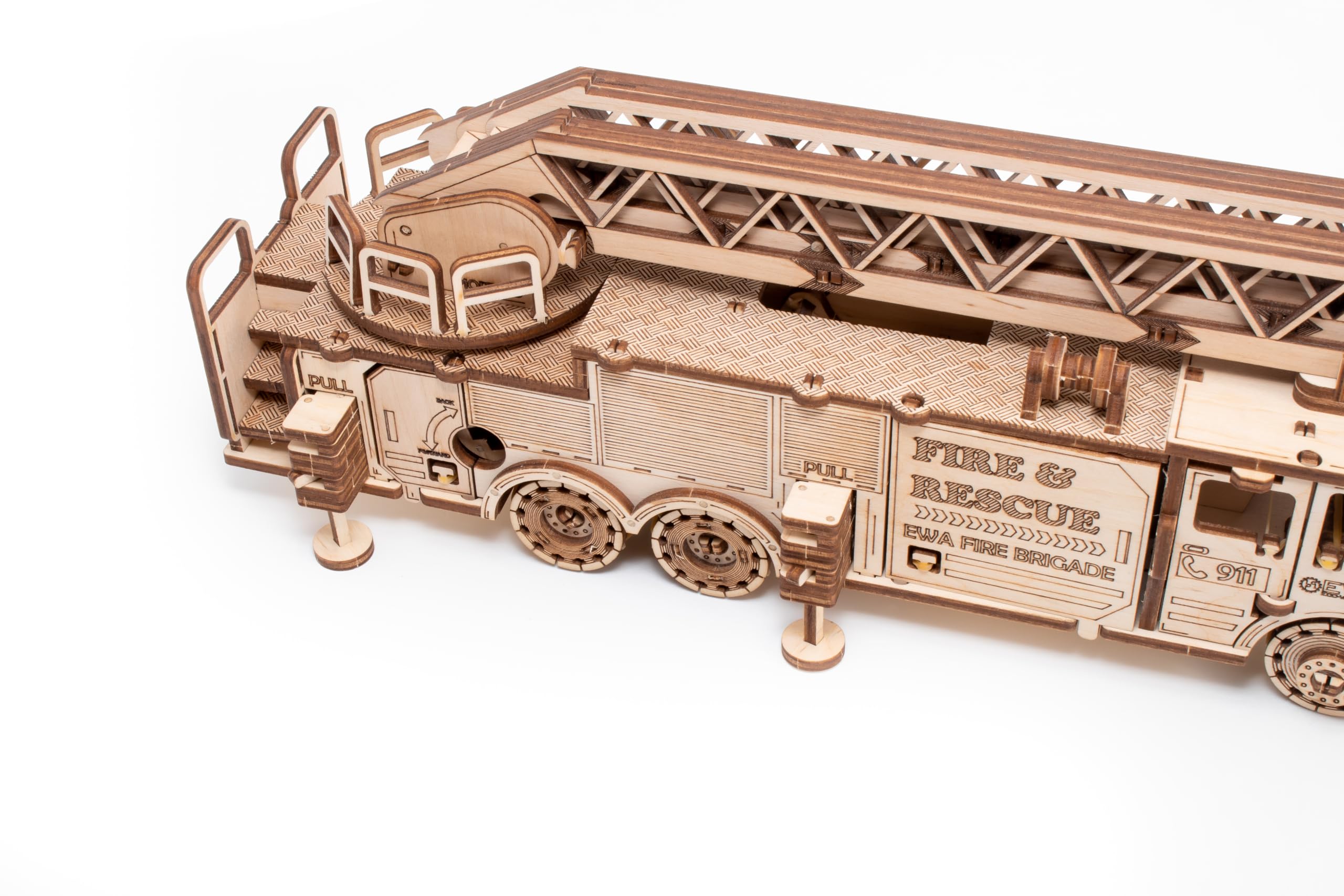 MAGICHOLZ – 3D Holzpuzzle Modellbau Feuerwehrauto LKW – Mechanischer Holzbausatz mit Aufziehmotor – 3D Puzzle Holz Modellbausatz Erwachsene – DIY Set, kein Kleber erforderlich