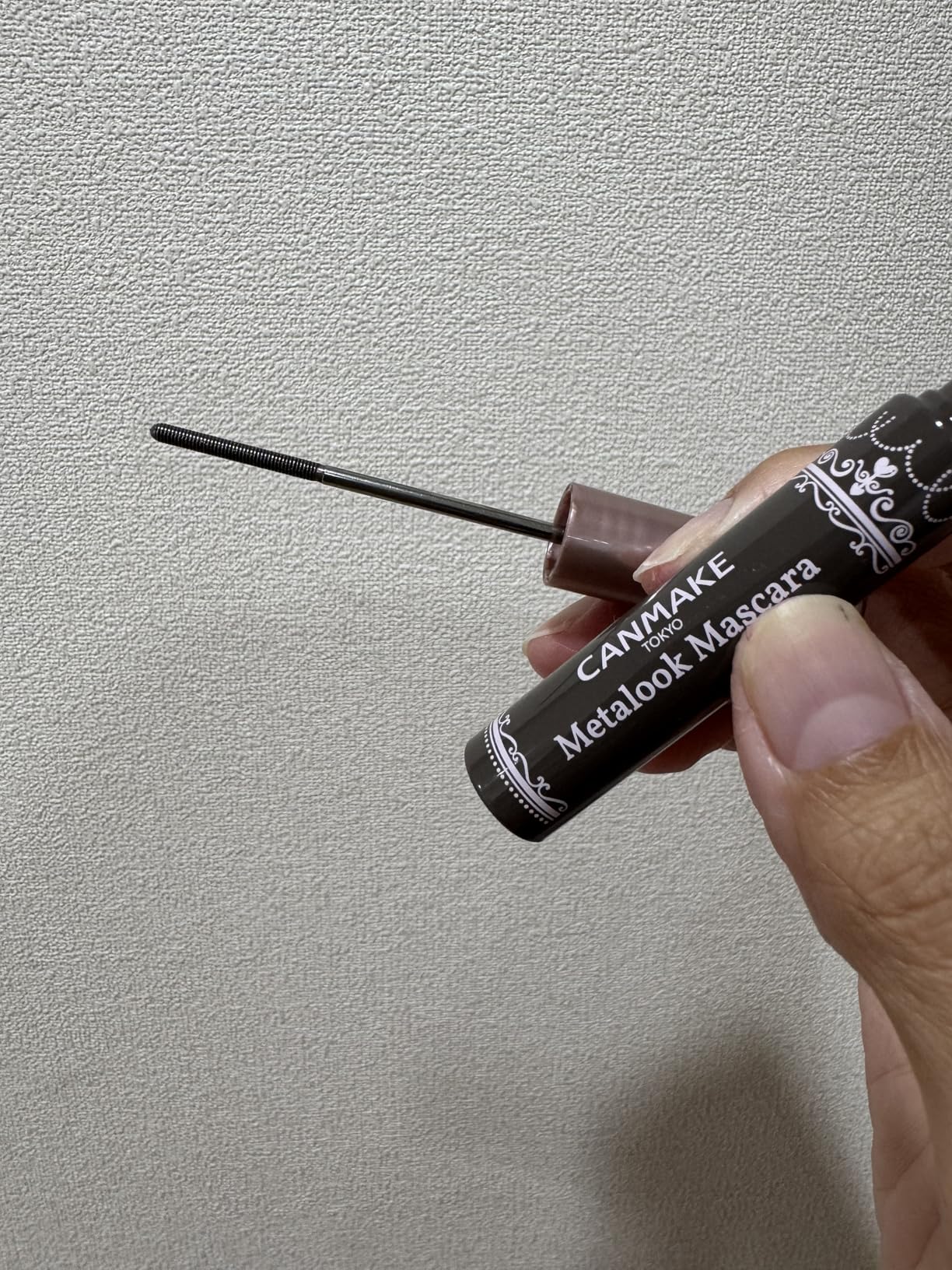 Canmake睫毛膏 Metalook 試色 01黑色與V01濃密版比較