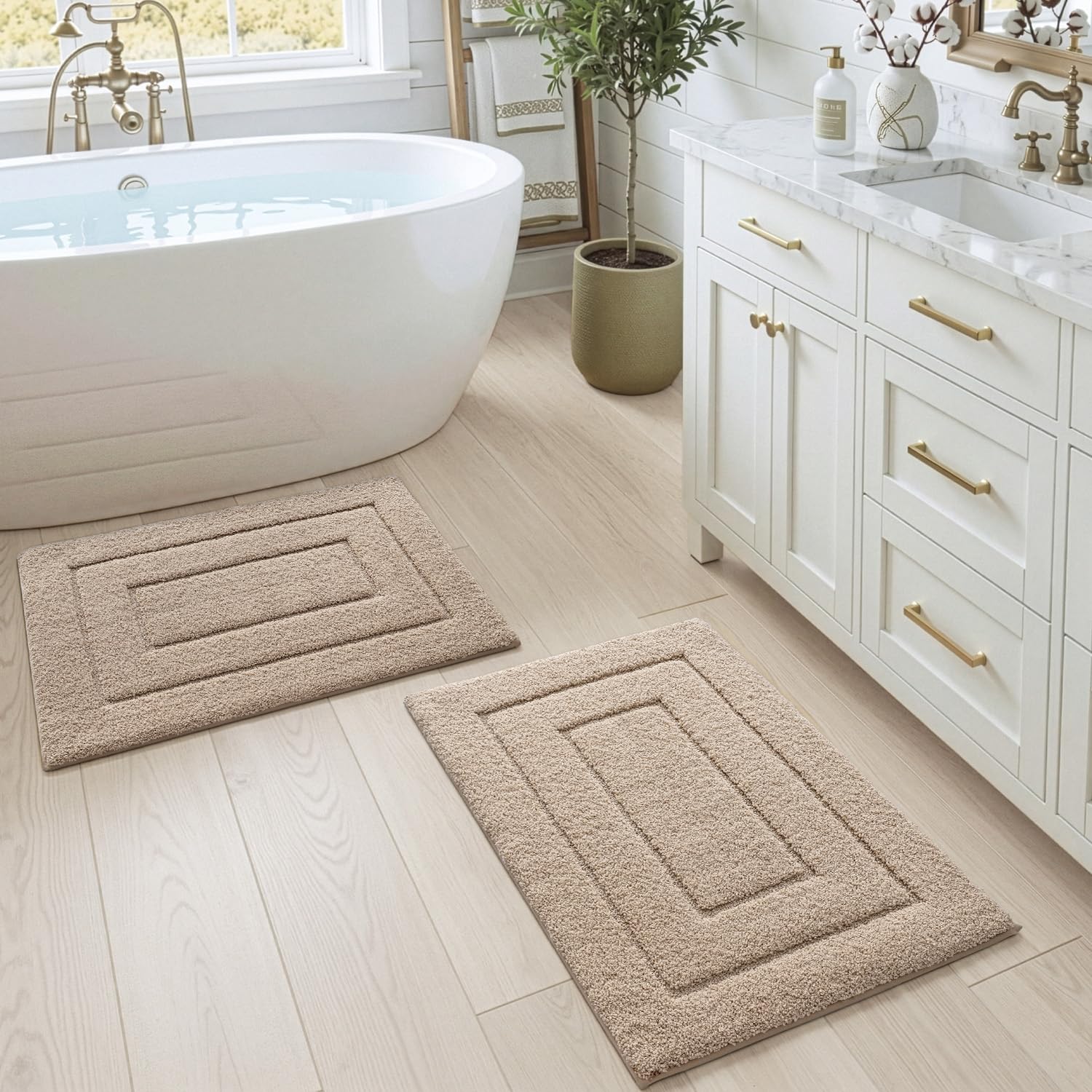 DEXI Badematte rutschfeste Set 40 x 60 cm, 2er Pack weicher Mikrofaser Badezimmerteppich, saugfähiger Badteppich, maschinenwaschbar Badvorleger für Dusche, Badewanne und Toilette, Beige