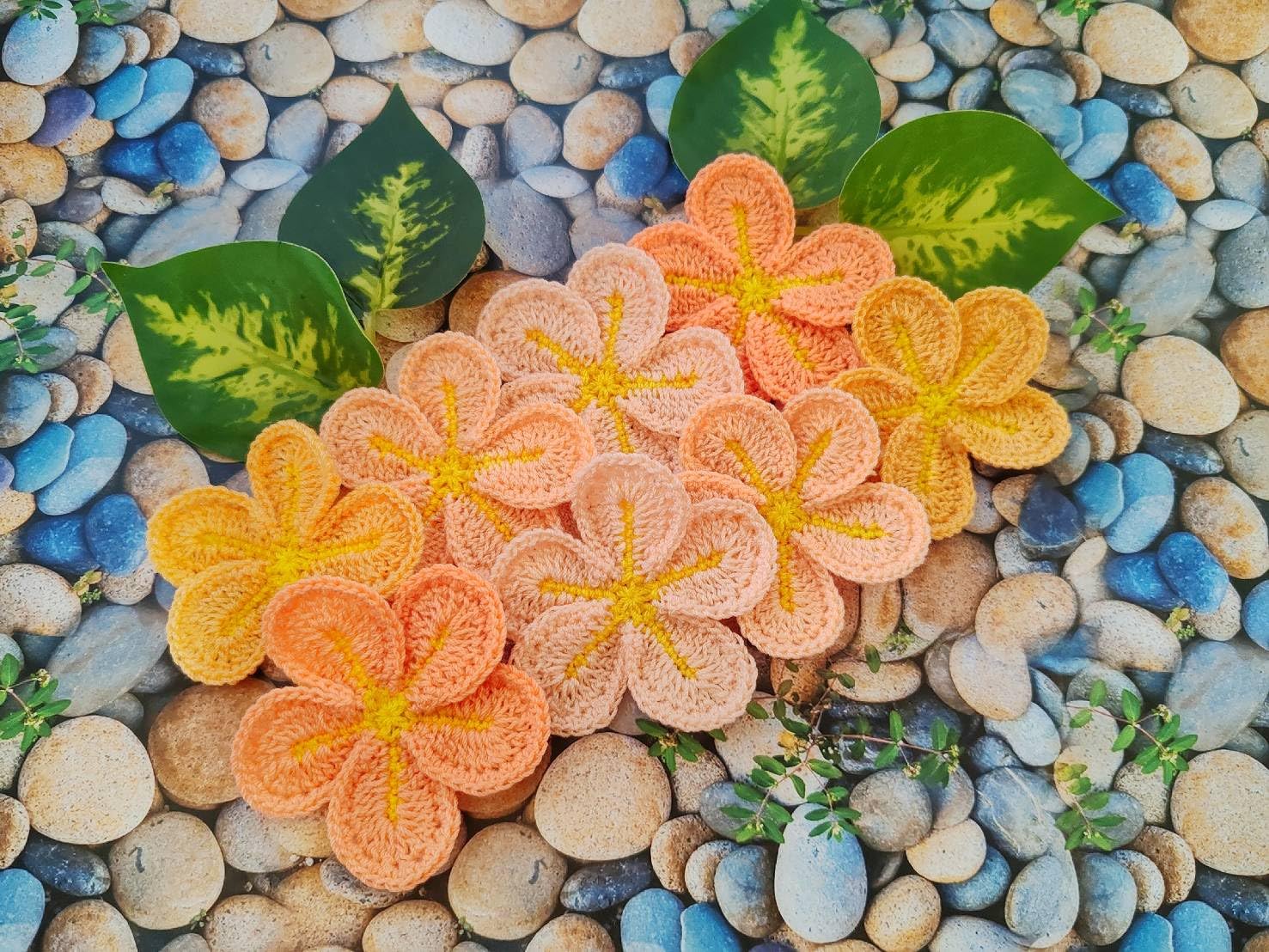 Amazon | HukDok ハンドメイド 美しいかぎ針編み 花 プルメリア 花びら