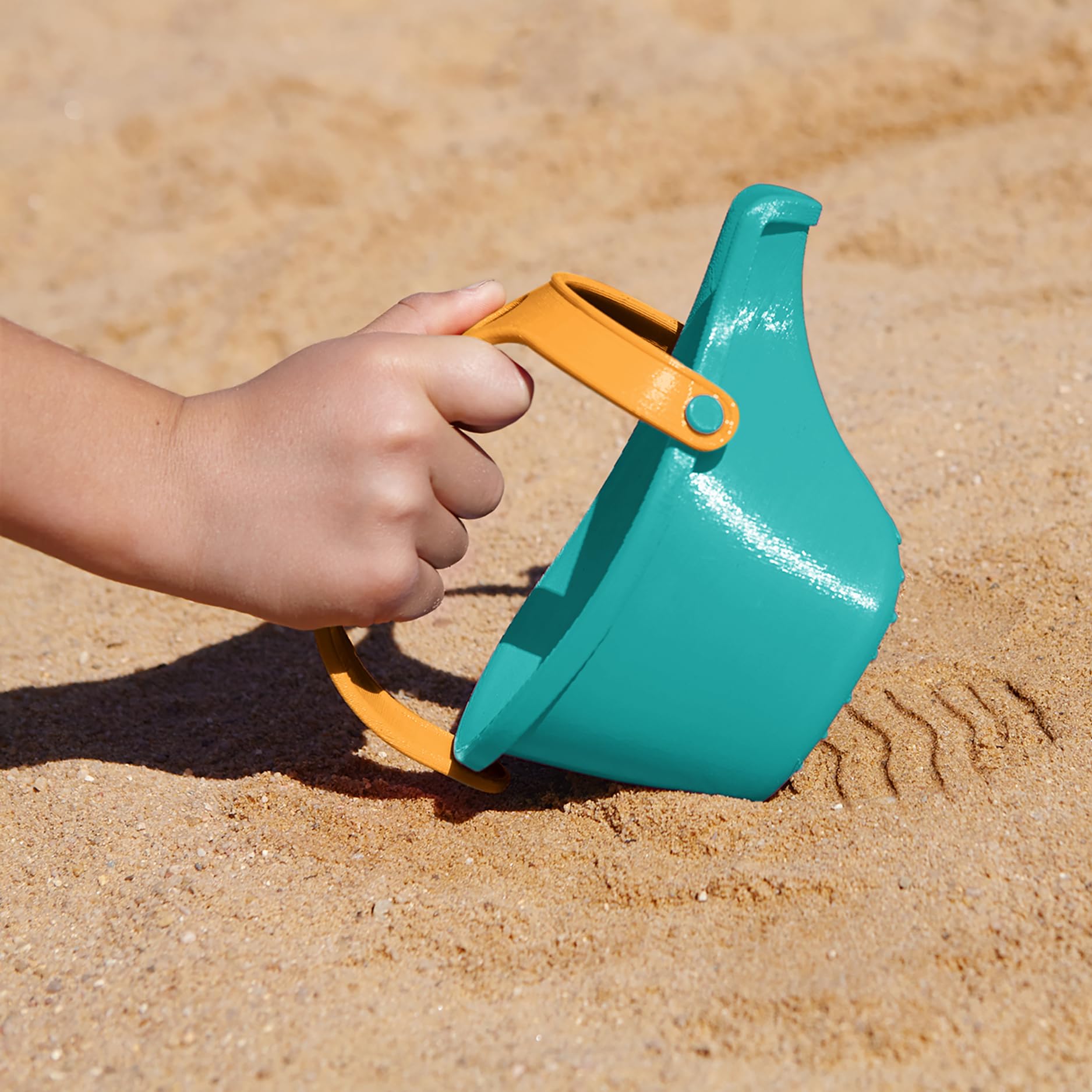 HABA Konewka dla małych dzieci – zabawka do podlewania do ogrodu, piaskownicy i plaży – wytrzymała, poręczna i trwała, konewka dla dzieci w kolorze turkusowo-niebieskim – 2013029002
