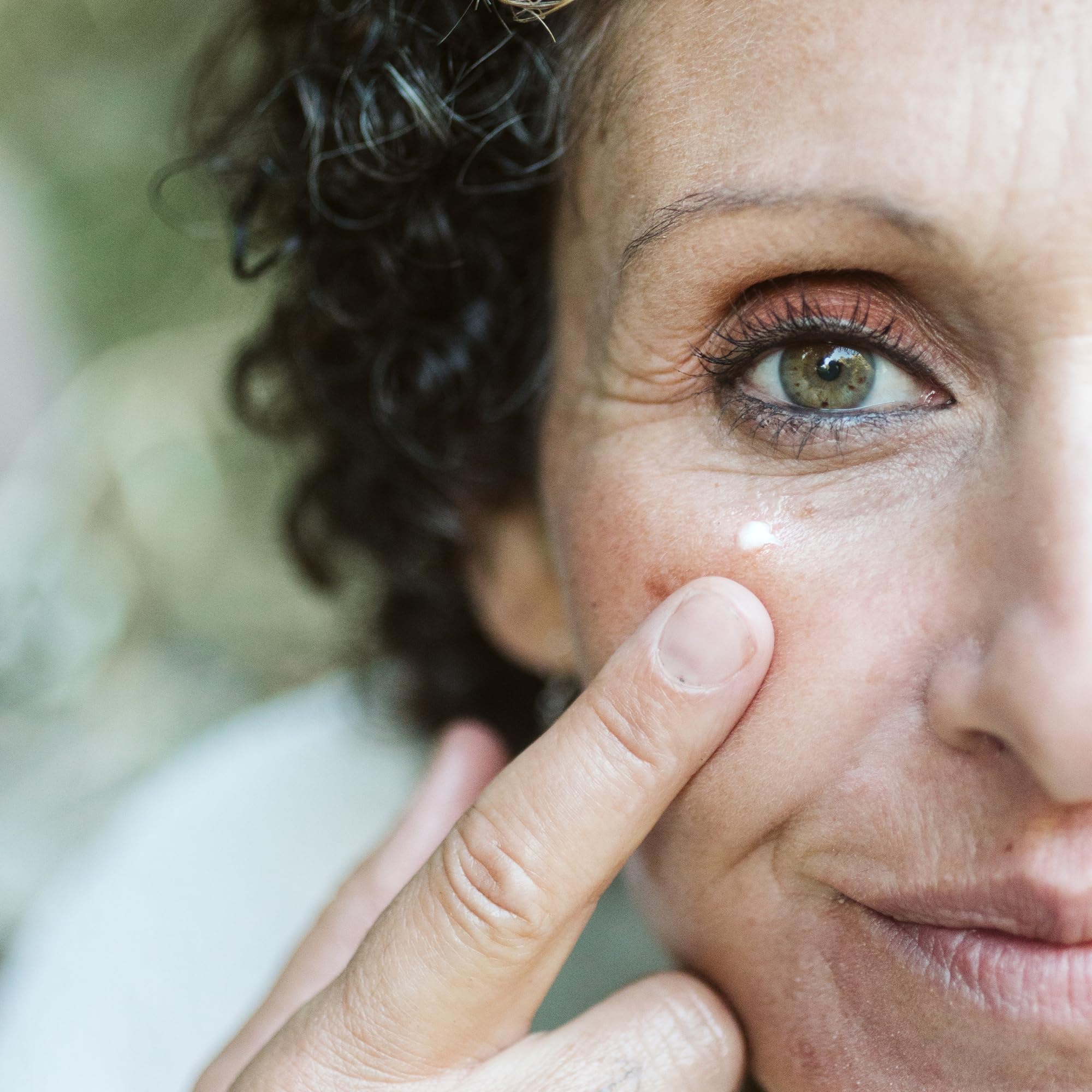 MATARRANIA Contorno Occhi Rigenerante Intensivo 100% Naturale e BIO, Contorno Occhi Tenditore e Antiossidante, Anti-età Pelle Matura, Riduce Rughe e Rivitalizza, Lino, Jojoba e Gelsomino, Senza Acqua