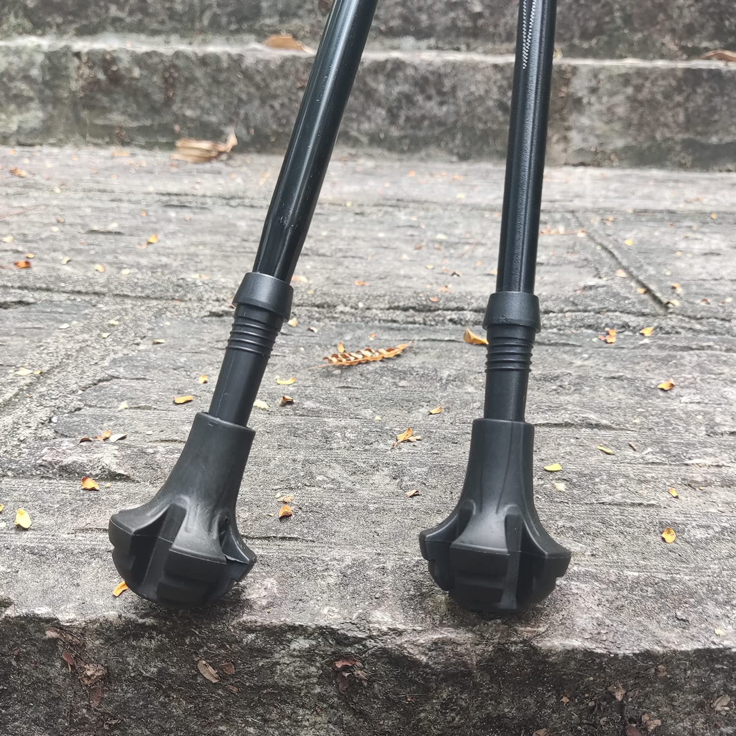 AMZLIKE Wanderstock Gummispitzen Set – 12 Stück Ersatzspitzen, Extra Dick & Verschleißfest Für Trekkingstöcke