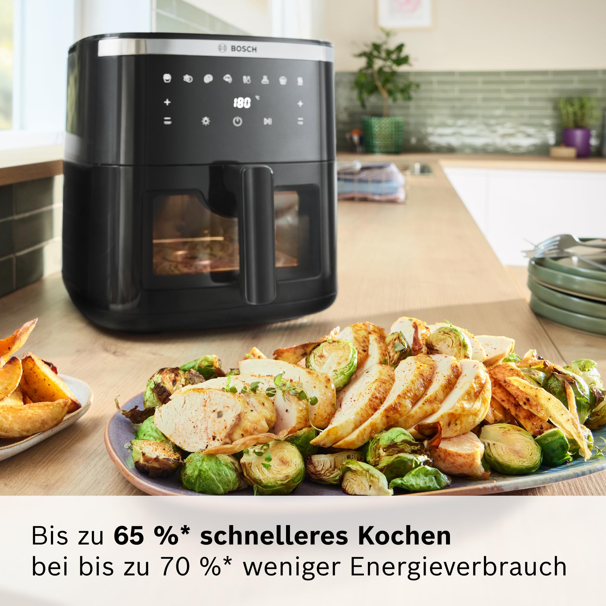 Bosch Heißluftfritteuse Serie 6, XXL 7,2 L Fassungsvermögen, 7 voreingestellte Programme, beleuchtetes Sichtfenster, bis zu 65% schnelleres Kochen, AirFryer in Schwarz, MAF671B0