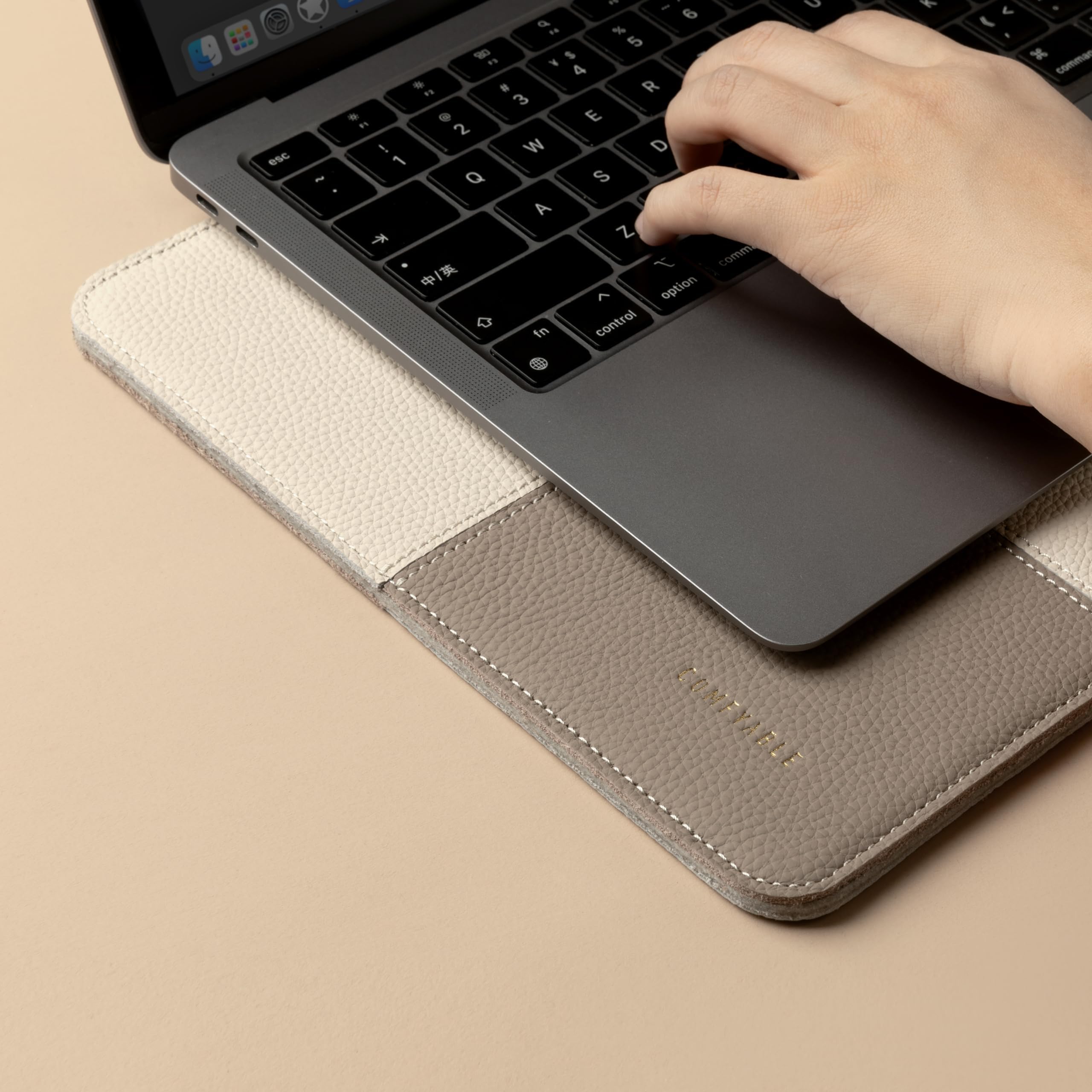 Comfyable custodia laptop 13 pollici compatibile con MacBook Air 13 M5 M4 M3 M2 M1, MacBook Pro/Neo A18 A3404, sleeve MacBook slim in vera pelle, Crema e Grigio