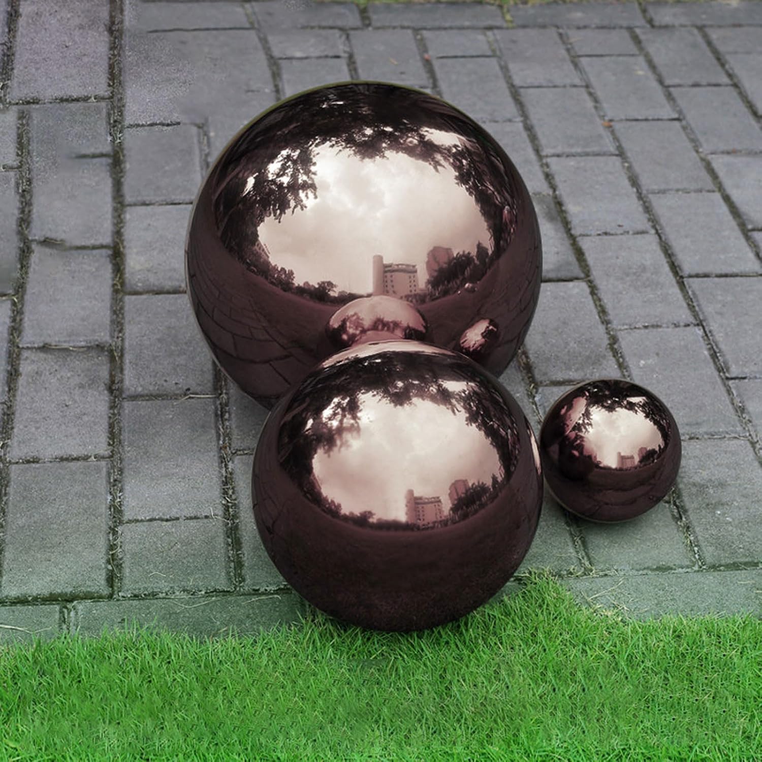 Pack of 1 Stainless Steel Mirror Gazing Ball – Polished Reflective Sphere for Garden, Yard, Lawn, and Home Outdoor Decoration(Size:13.77in/35cm)