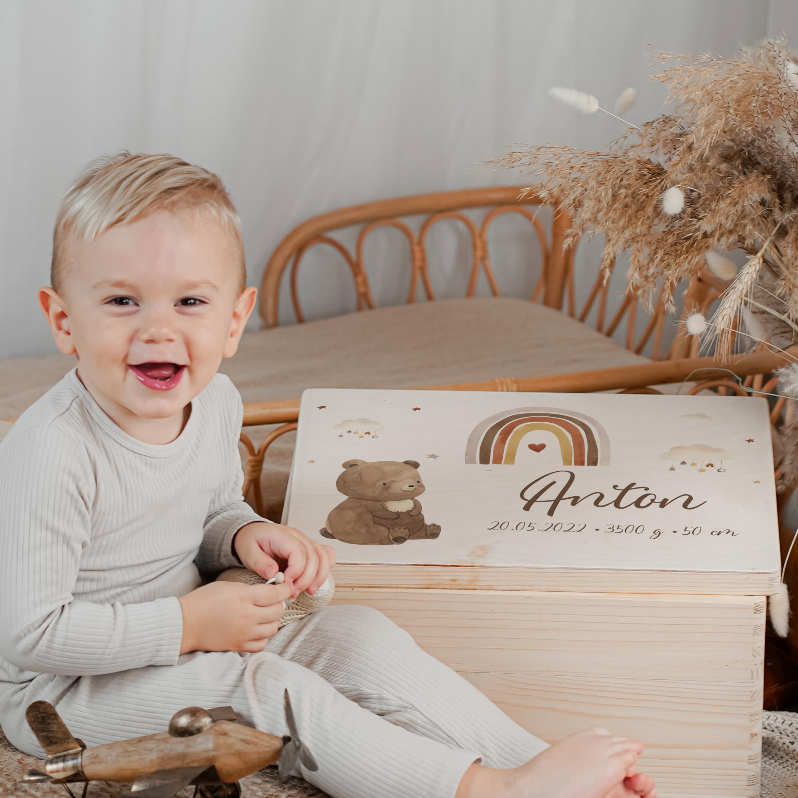 KIDSMOOD - Erinnerungsbox Baby, personalisierte Holzkiste mit Deckel, Ideal zur Aufbewahrung von Erinnerungen und als Geschenk zur Geburt, Taufe oder als Geburtstagsgeschenk für Mädchen und Jungen