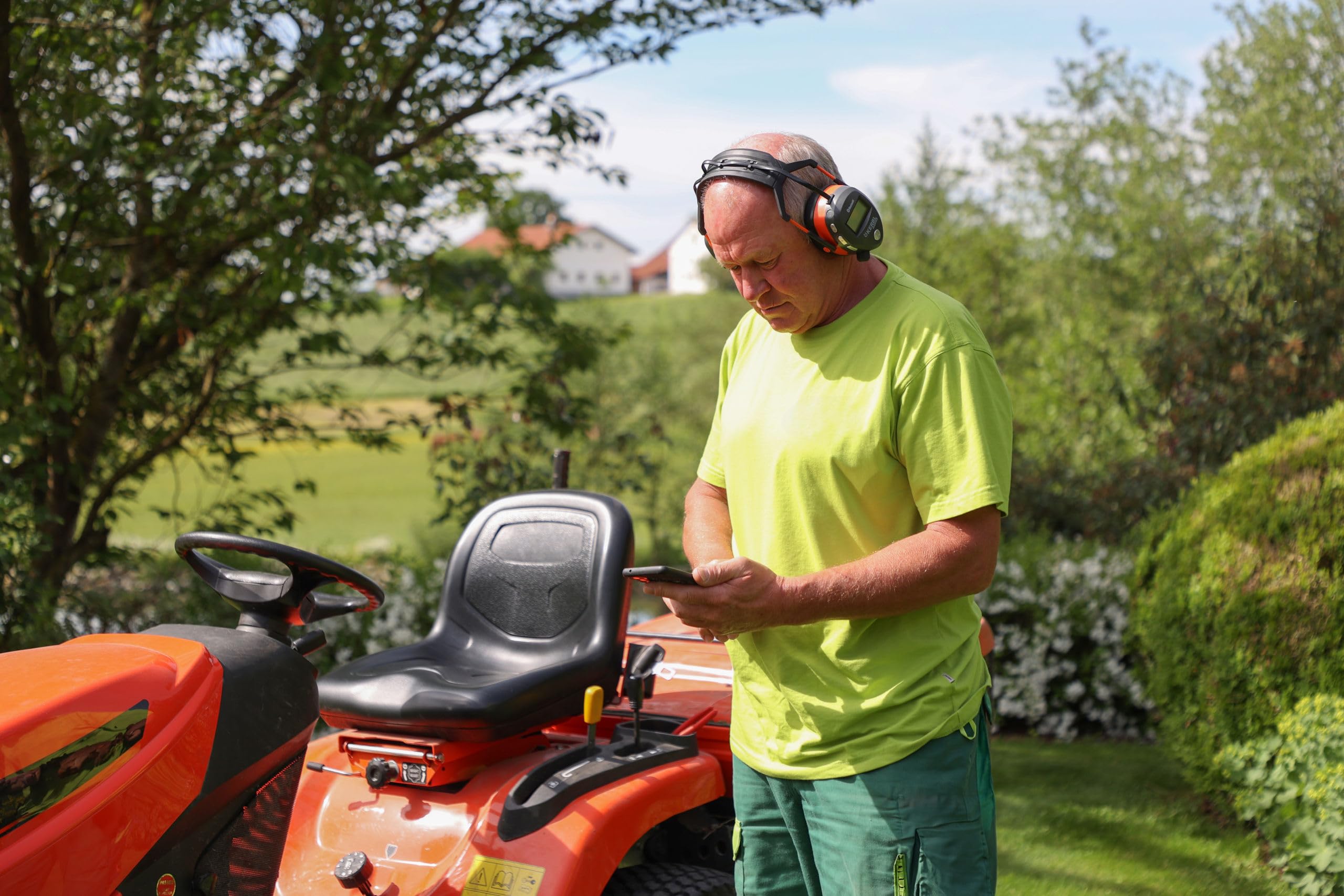 Kerbl Works Multimedialne Ochronniki Słuchu, Nauszniki z Funkcją Radia, Podłączane do Telefonu Komórkowego Przez Bluetooth, z Wbudowanym Mikrofonem do Prowadzenia Rozmów Telefonicznych