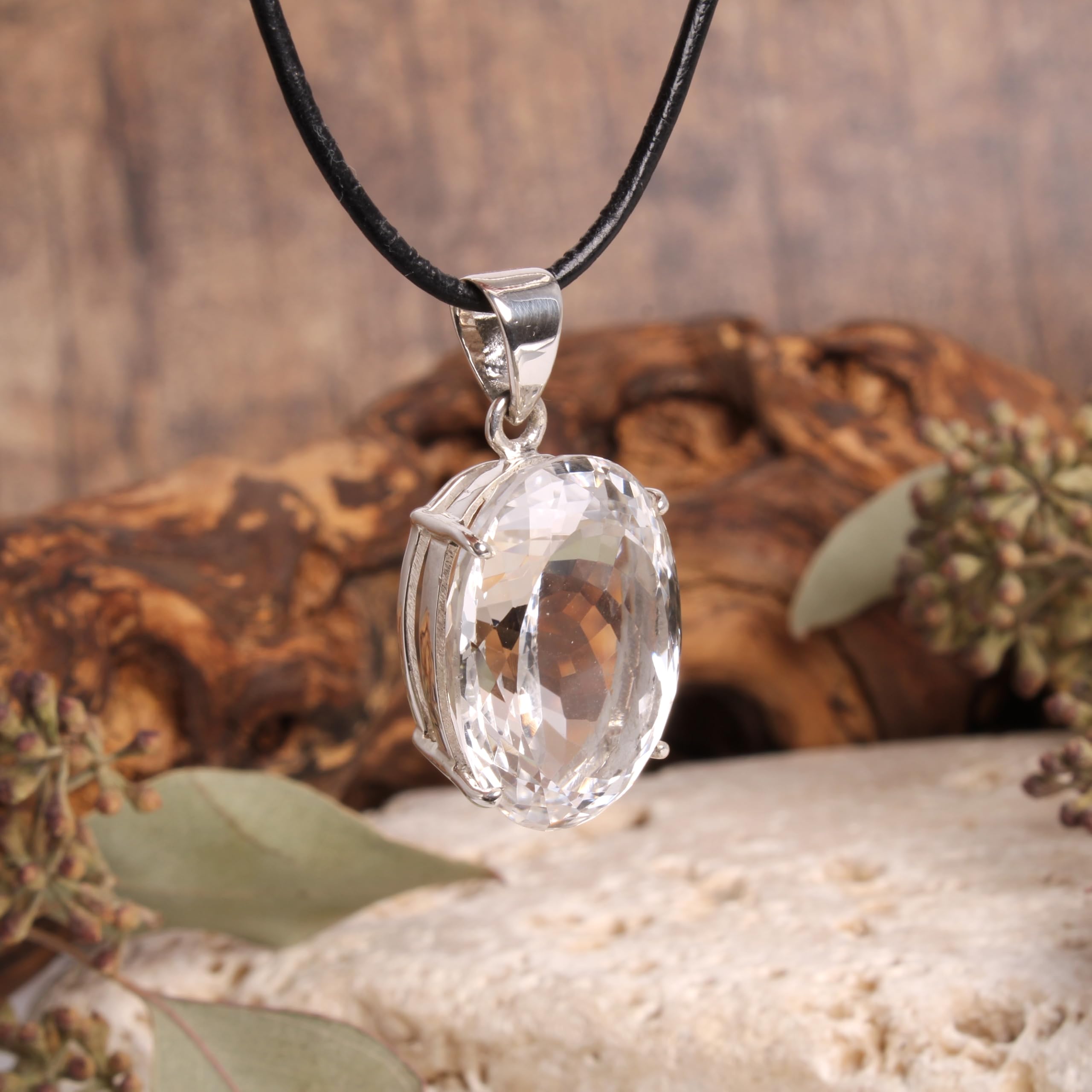 Budawi® Bergkristall Anhänger 925 Silber Einzelstück | Facettierter Schliff | Ovale Form | Ca. 25 x 17 mm | 10,4 g Gewicht | Geschenkschachtel