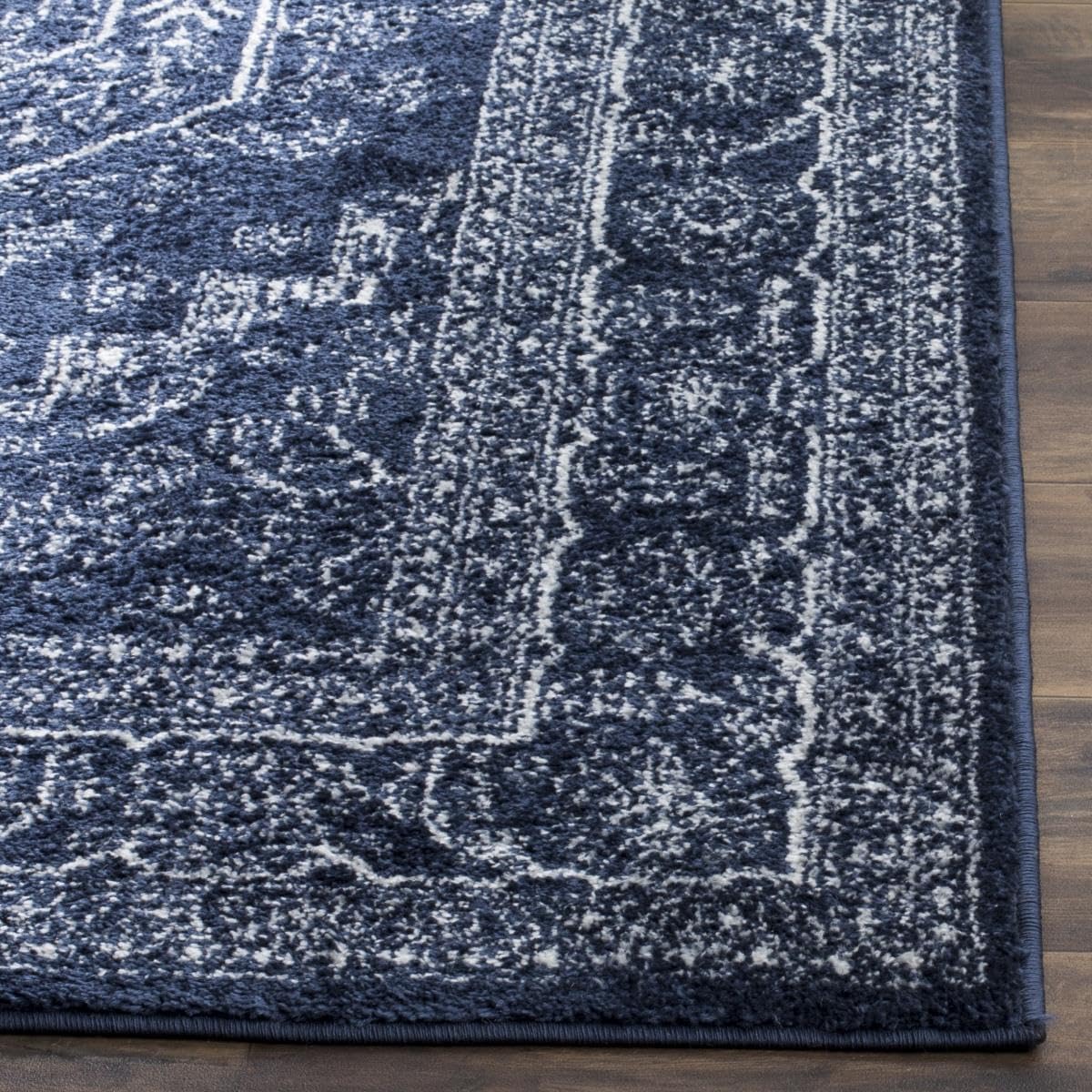 SAFAVIEH Adirondack Collection Area Rug - 2'6" x 4', Navy & Ivory, Oriental Medallion Design, Non-Shedding & Easy to Clean, Ideal for Front Door, Kitchen, Entryway, Accent Space (ADR108N)