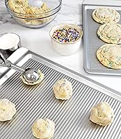 Vista 4 de USA Pan - Juego grande de 2 moldes para hornear galletas de acero aluminizado, antiadherente y resistente a la deformación, fabricado en los Estados