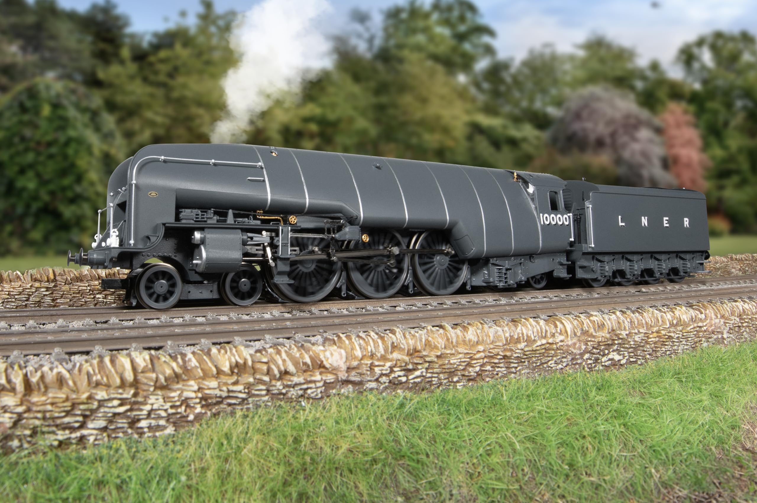 Hornby Steam Train LNER A3 Class 'Harvester' – Era 3 OO Gauge Locomotive, 1:76 Scale Model For Adults & Collectors-884338