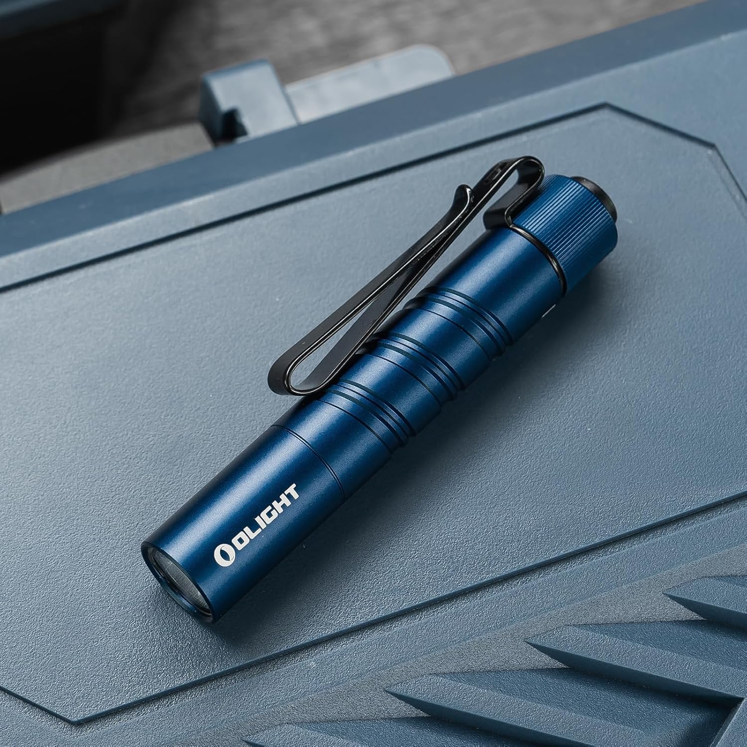 Contents of OLIGHT I3T 2 EOS package