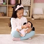 LullaBaby 14-Inch Poupée bébé réaliste, Corps doux, Cheveux au style 2 élastiques de cheveux, sucette, feinte jouer poupée bébé pour les tout-petits, 6-Piece Prêt, 2+ Années