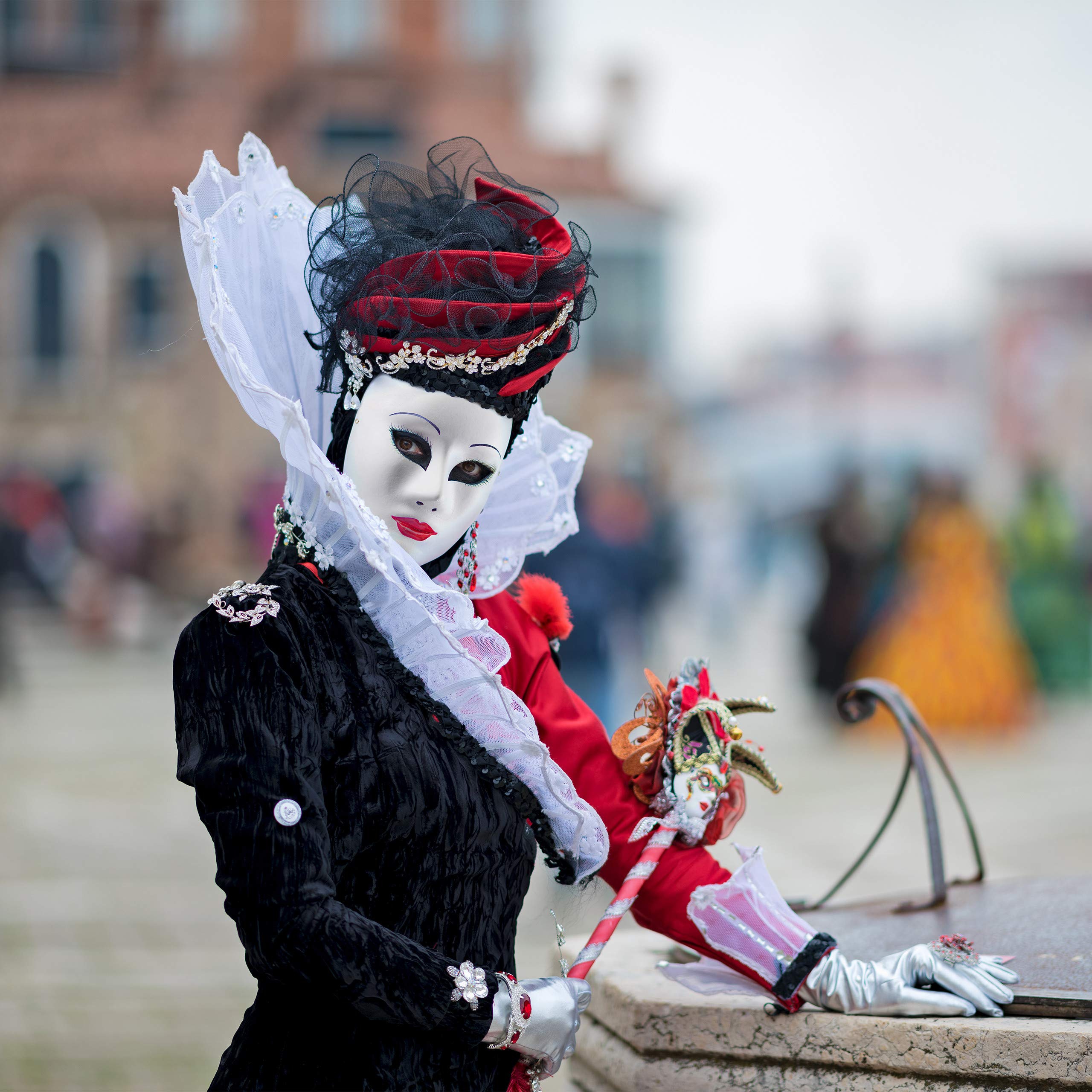 Relaxdays Masques, lot de 40, personnaliser et peindre, carnaval, carton, visage H x L x P 24 x 18,5 x 8 cm, blanc