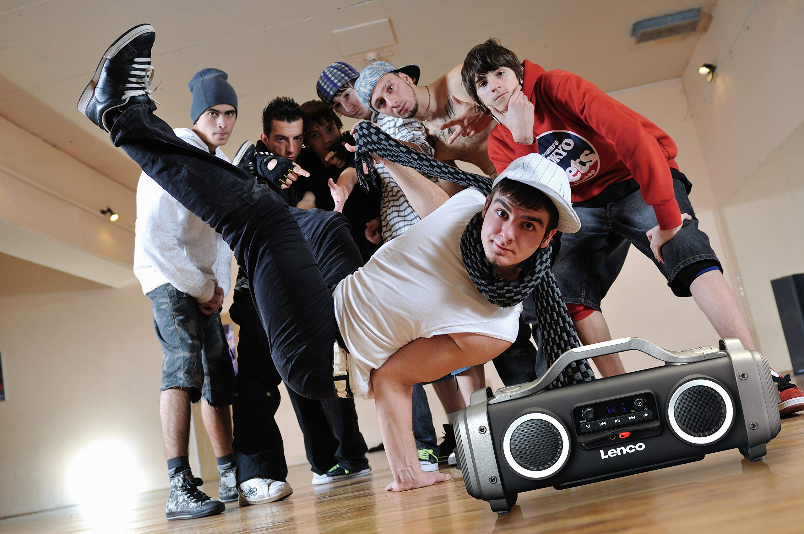 Lenco SPR-200 Boombox - Spritzwassergeschützt - Bluetooth 5.0 - FM Radio - TWS - Equalizer - 50 Watt RMS - integrierter Akku mit 4400mAh - USB - Micro SD - 3,5mm - Schwarz