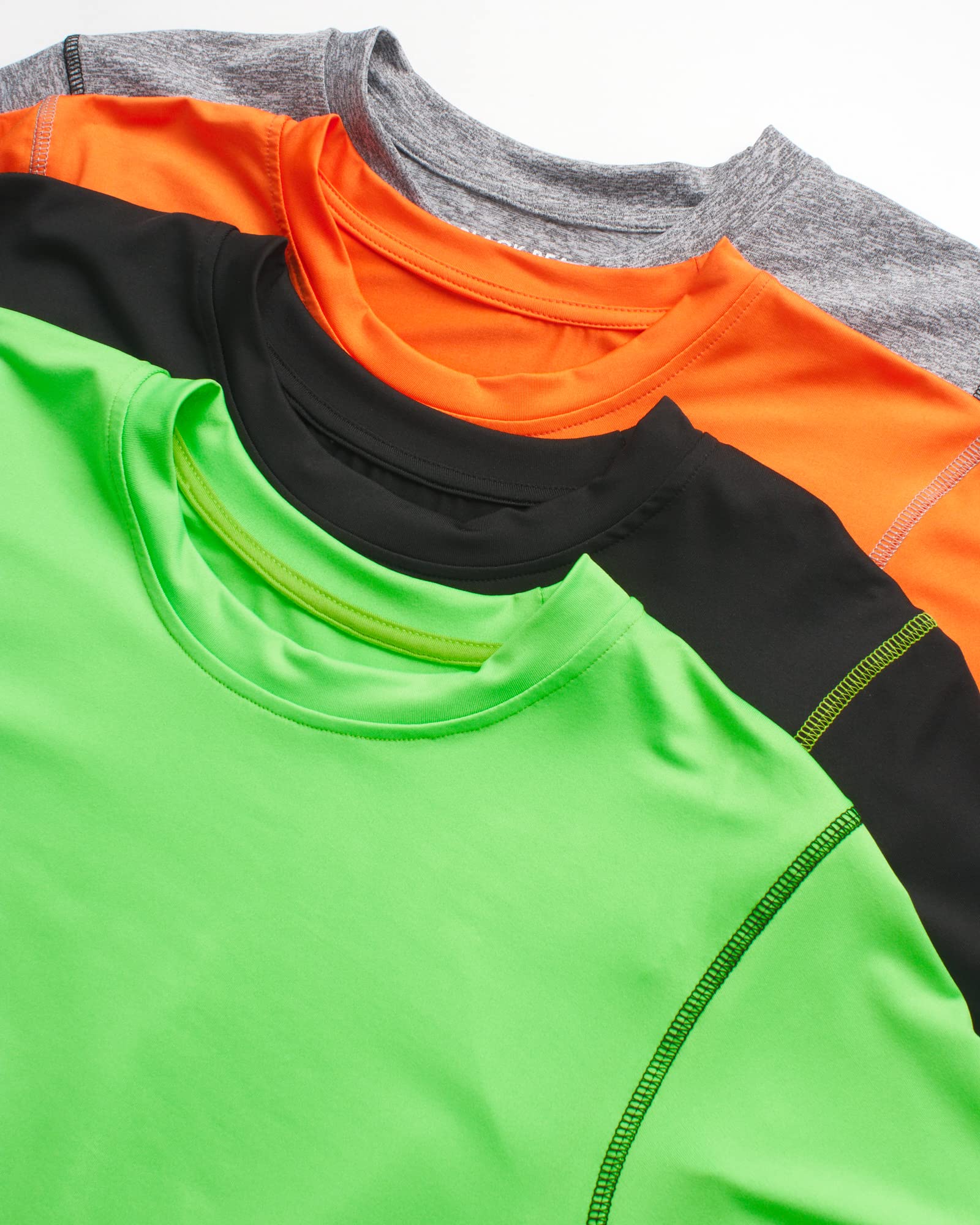 Black Bear Camiseta Dry Fit para niños y jóvenes, paquete de 4 camisetas de manga corta para adolescentes (tallas: 4-18)
