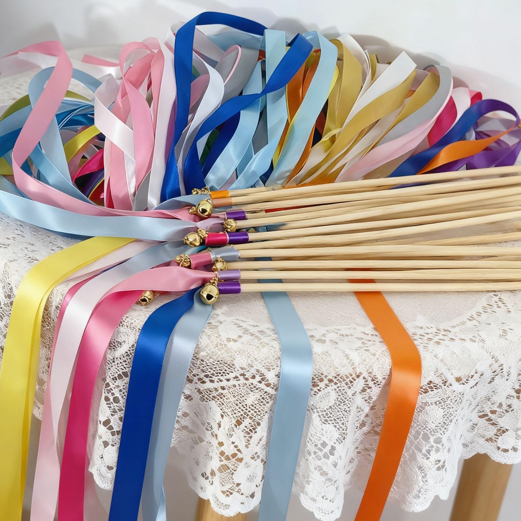 Zestaw 100 szt. ślubnych ścian z dzwoneczkami – pałeczki weselne z kolorowymi jedwabnymi wstążkami – drewniany kij 30 cm i taśmy 60 cm – mieszane kolory pałeczek szczęścia na wesele, do wyciągu i
