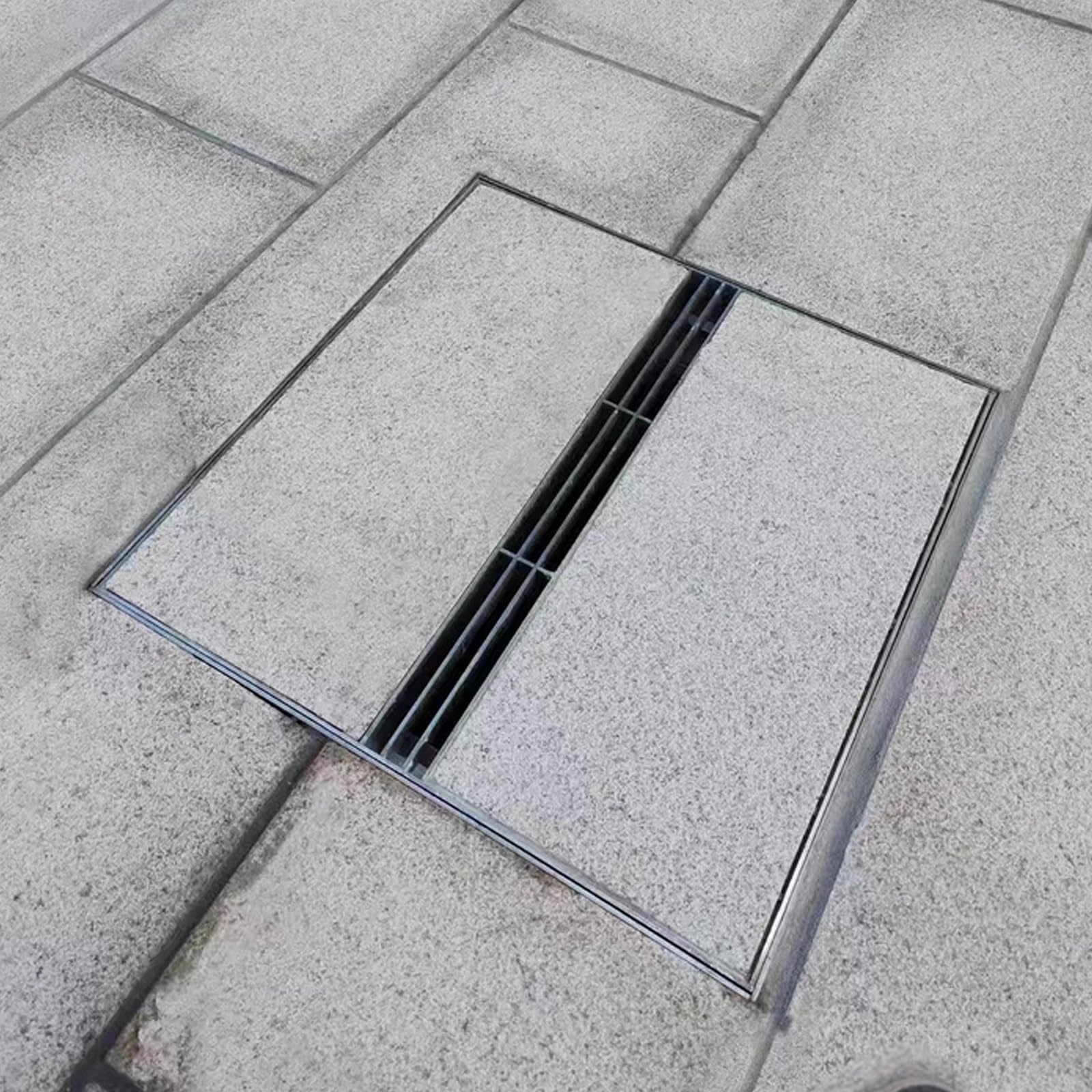 Chiusino Pozzetto in Acciaio Inox con Scarico di Drenaggio, Coperchio per Fossa Settica, Griglia per Fognatura, Coperchio di Ispezione Invisibile in Metallo per Cortile e Marciapiede(70x70x5cm)