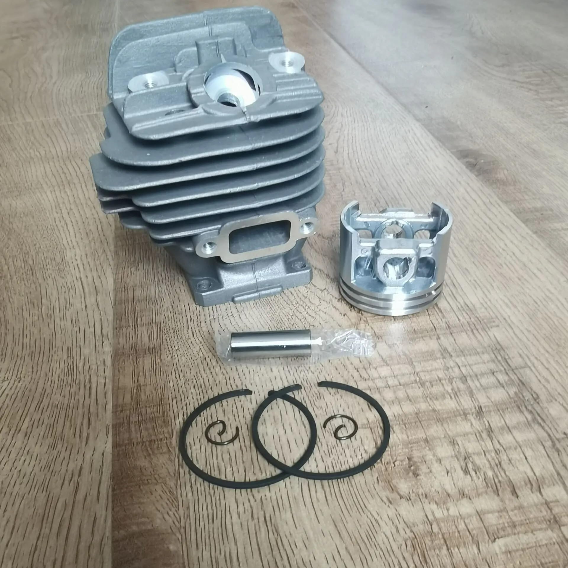 HUILA Zestaw tłoka cylindra pasuje do części zamiennych do pił łańcuchowych 026 MS260 44 mm powłoką chromowaną(44.7mm)