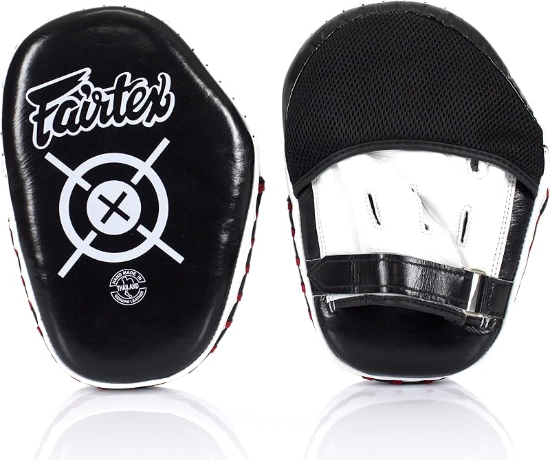 Fairtex FMV11 Aero Focus Mitts, almohadillas de boxeo Muay Thai MMA Kickboxing | Construcción de cuero genuino hecha a mano en Tailandia. La superficie de espuma en capas ultraligera con capucha para los dedos protege las manos del entrenador