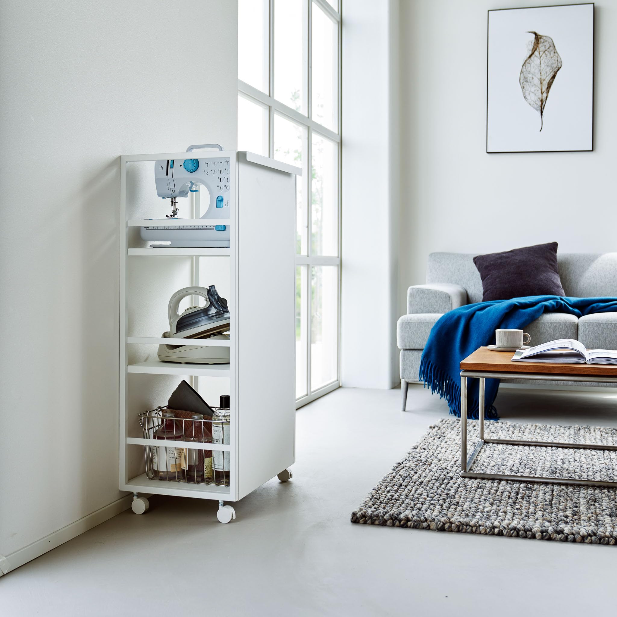 YAMAZAKI 1419 Tower Chariot de Rangement Semi-fermé à 3 Niveaux, Blanc, Acier/Nylon, Minimaliste, 32,1 x 42 x 84,5 cm (L x L x H)