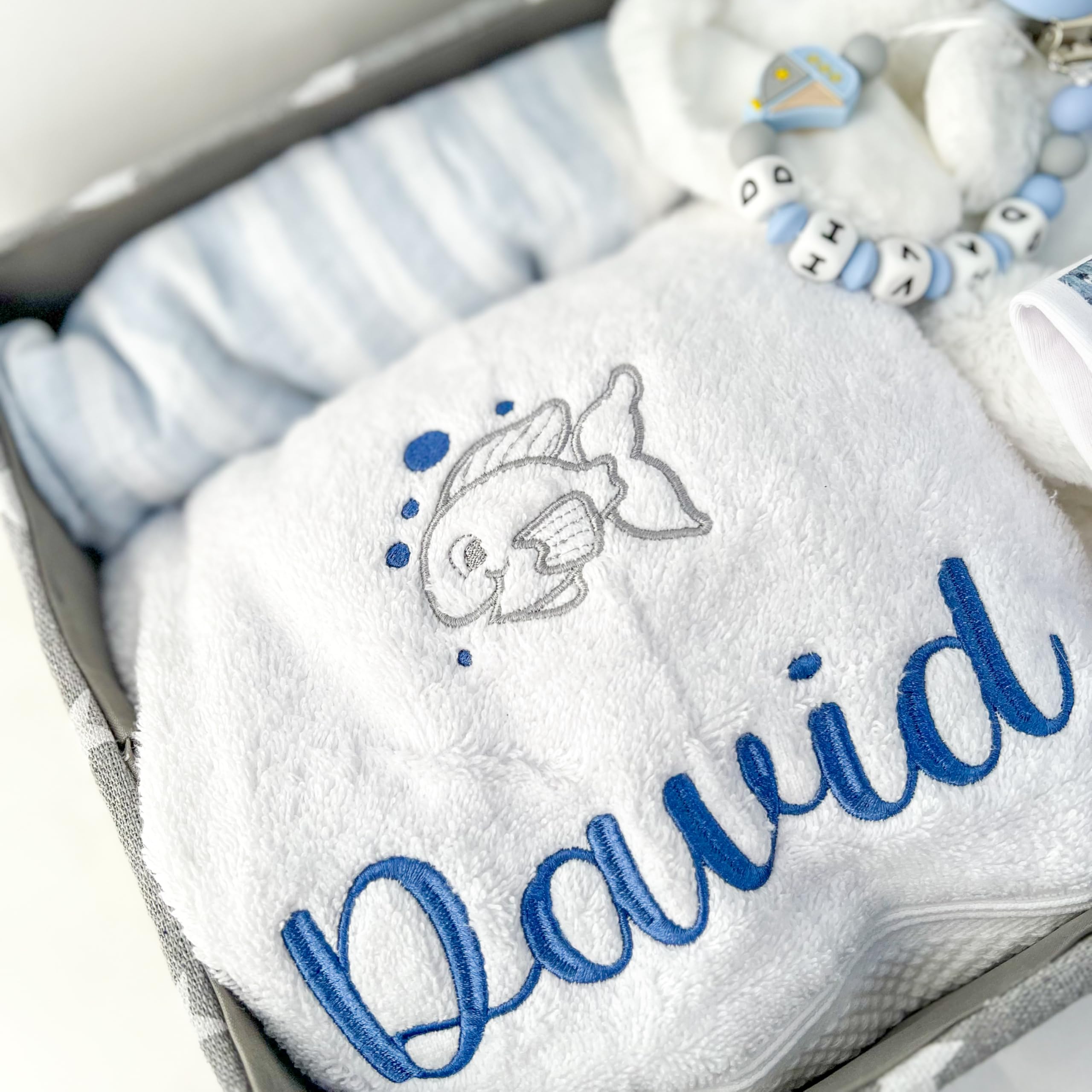 Albornoz infantil personalizable con nombre bordado - Albornoz unisex niño/niña nombre - Fabricante Español -Bata de baño rizo blanco absorbente. Talla 1 a 16
