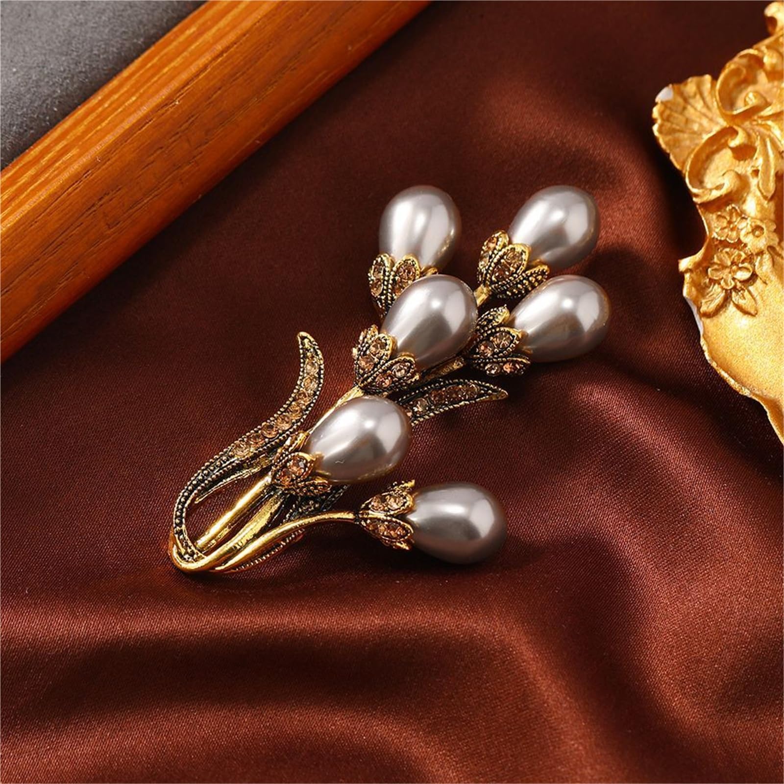 Broche vintage de narciso champán – Pin de ramo de perlas refinadas para accesorios de abrigo de moda
