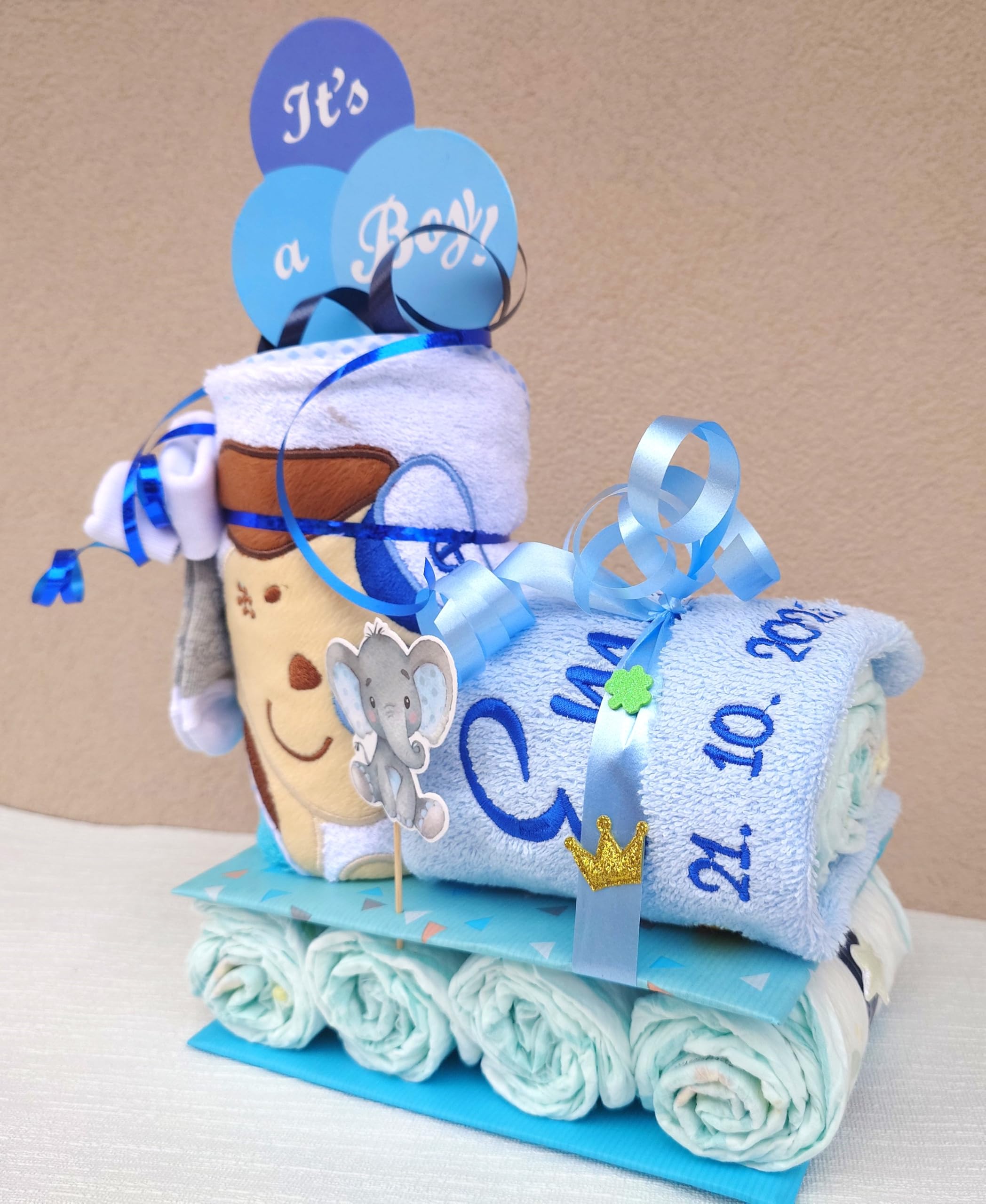 Baby Geschenk zur Geburt - Windeltorte für Junge und Mädchen - Pampers 3 Neugeborenen Windelzug mit Namen -Verschiedene Designs - Kapuzentuch personalisiert - Zubehör - Waschlappen bestickt - neutral
