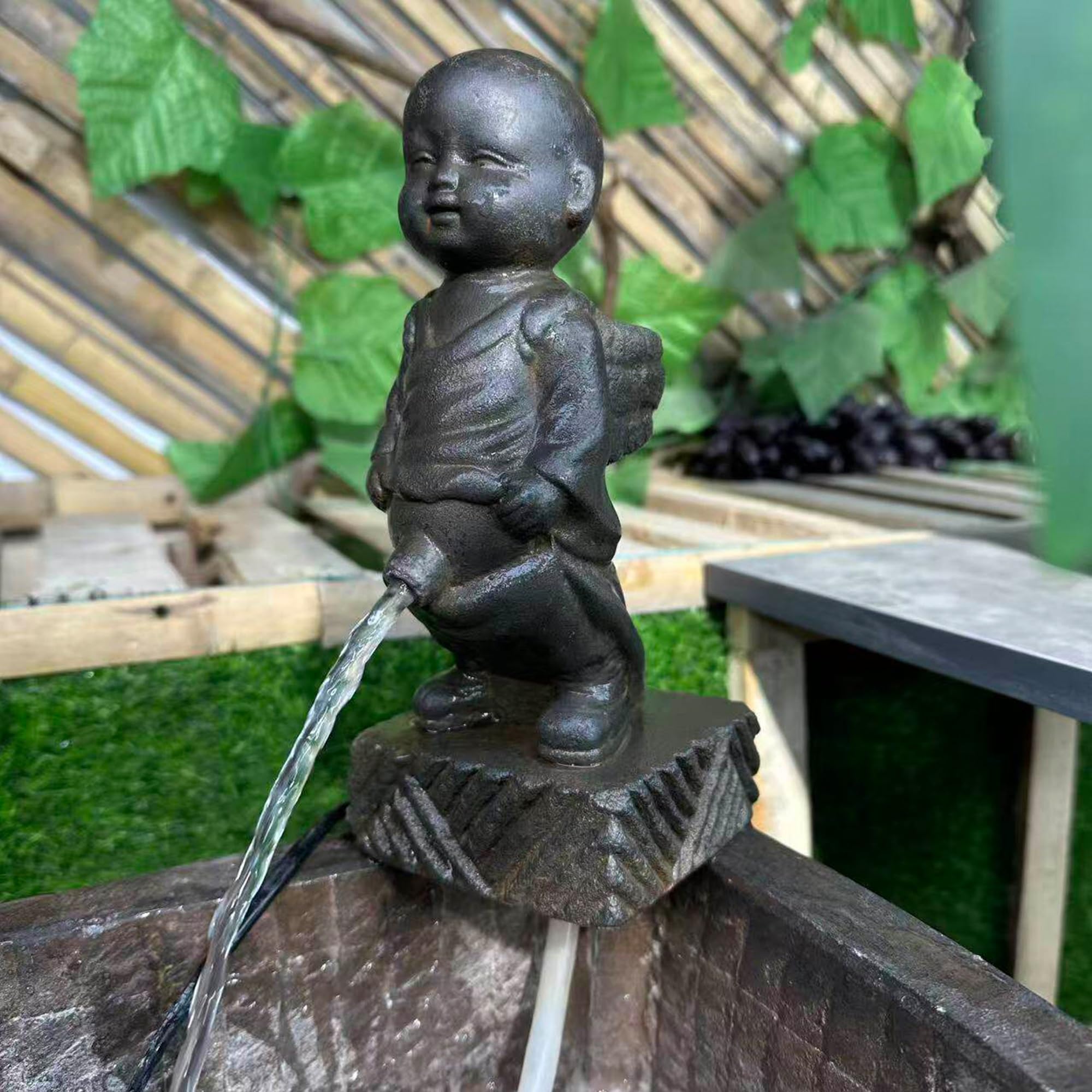 Amazon.co.jp: 噴水・池用スプレー像（高さ8cm） 小便小僧のガーデン