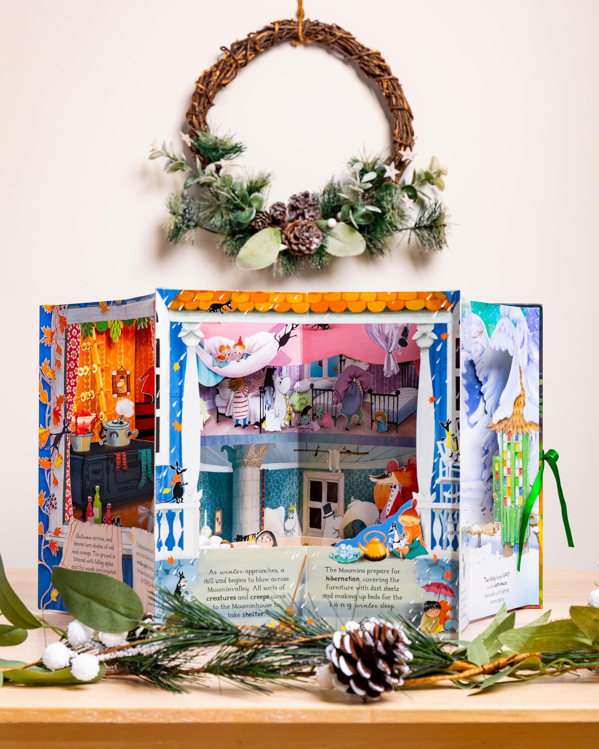 A Year in the Moominhouse: A Carousel Book of the Seasons