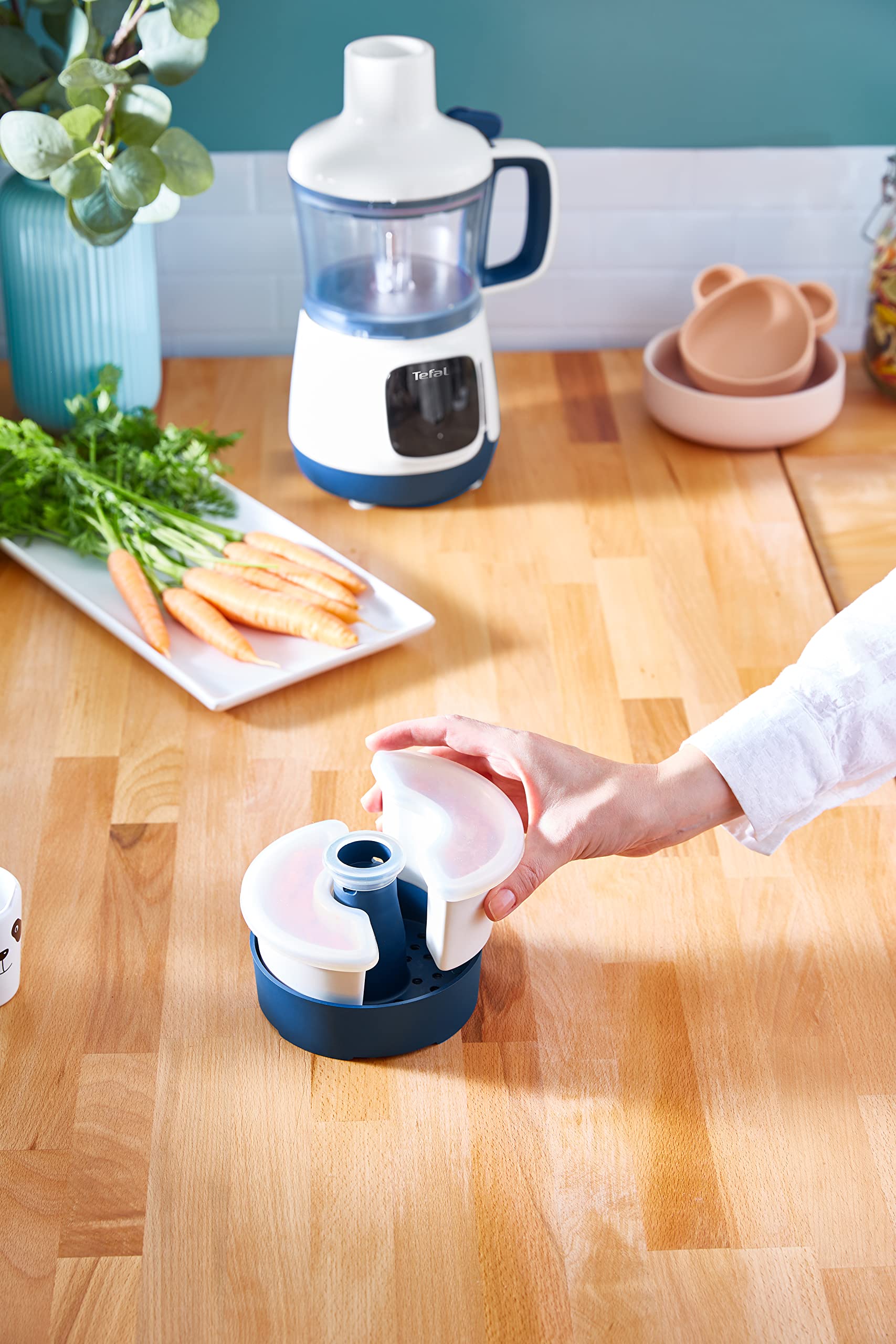TEFAL HB55W4 Yummy Gourmet 4w1 Blender do żywności dla dzieci i parowar, w zestawie blender ręczny, szpatułka, kubek z miarką, 2x pojemnik, książka z przepisami, ekran dotykowy, biały