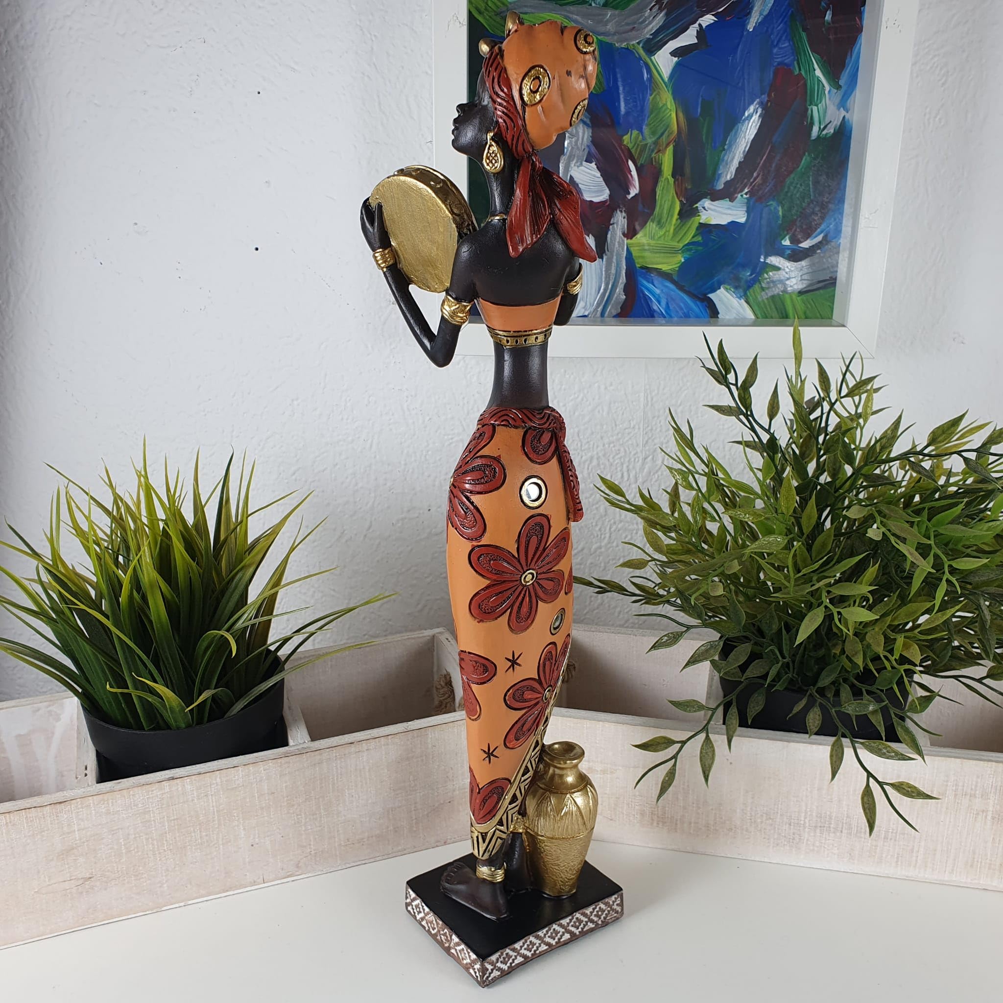 Afrykańska figurka dekoracyjna kobiety z bębnem w dłoni 38 cm, afrykańska dekoracja, figurka damska