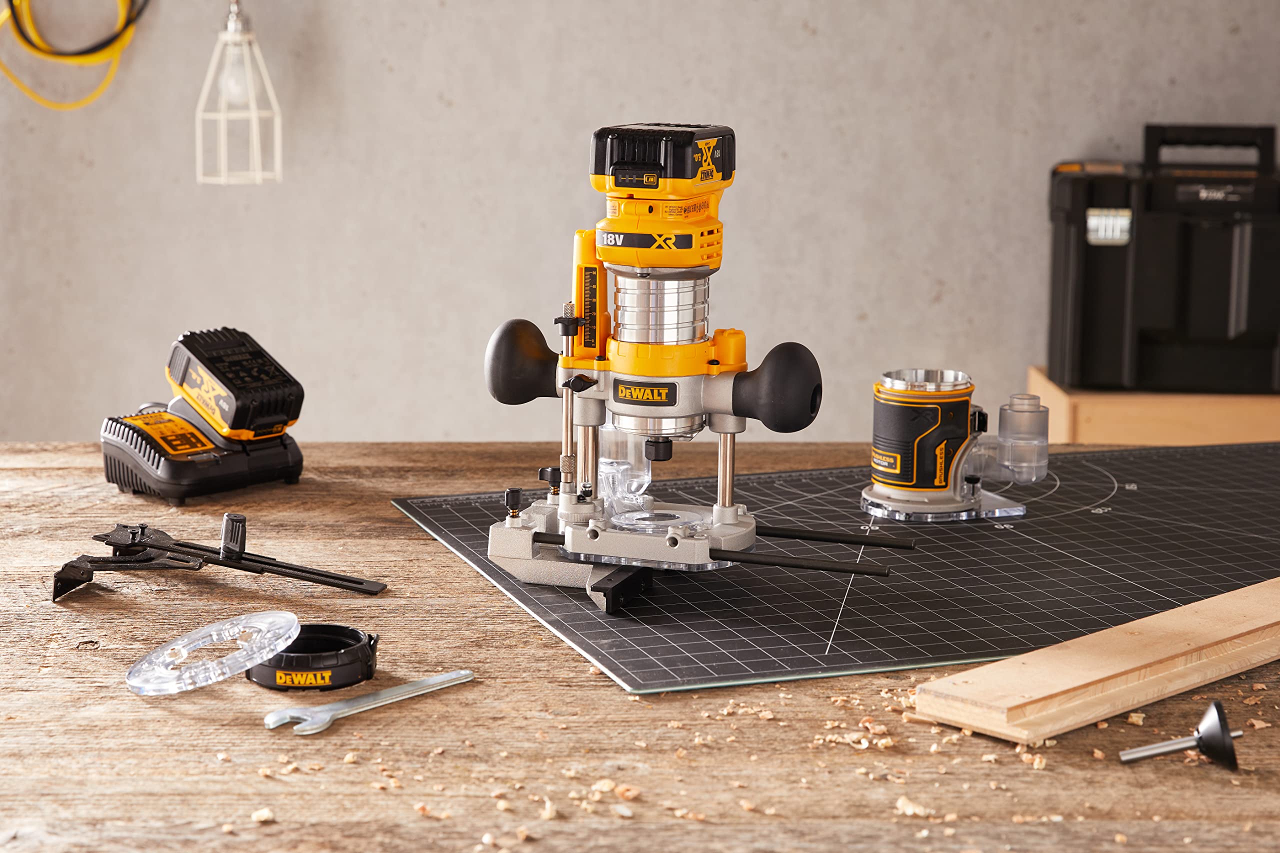 DEWALT DCW604P2-QW - Fresadora Combo XR 18V Electrónica con 2 baterías Li-Ion 5,0Ah con maletín TSTAK VI