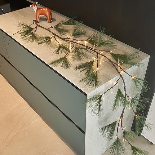 Miniatura 8 de Fudios Guirnalda de pino de Navidad iluminada con temporizador de 6 pies, funciona con pilas o enchufe USB, guirnalda de luces de vegetación