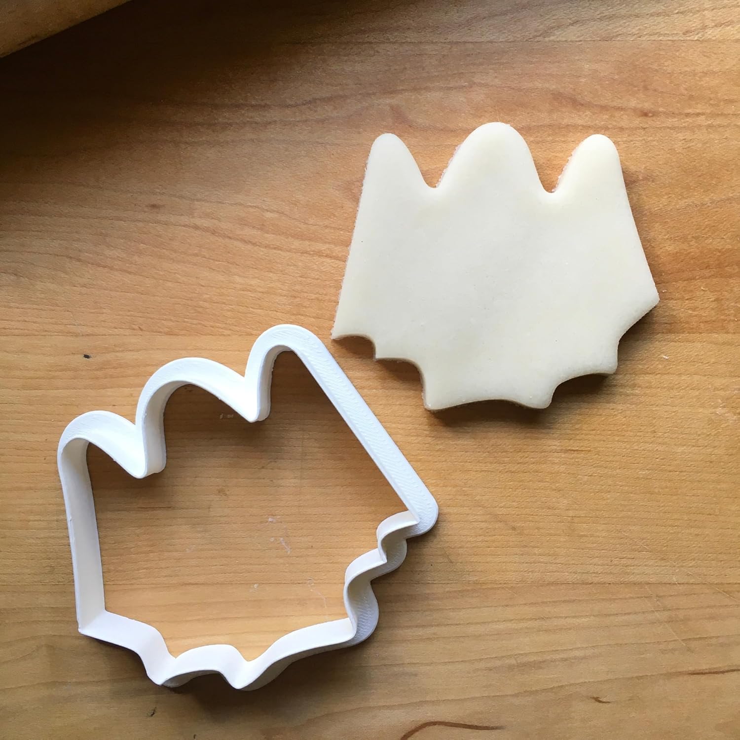 In Set of 6 Ghost (outline) Cookie Cutters - Dishwasher Safe (5")