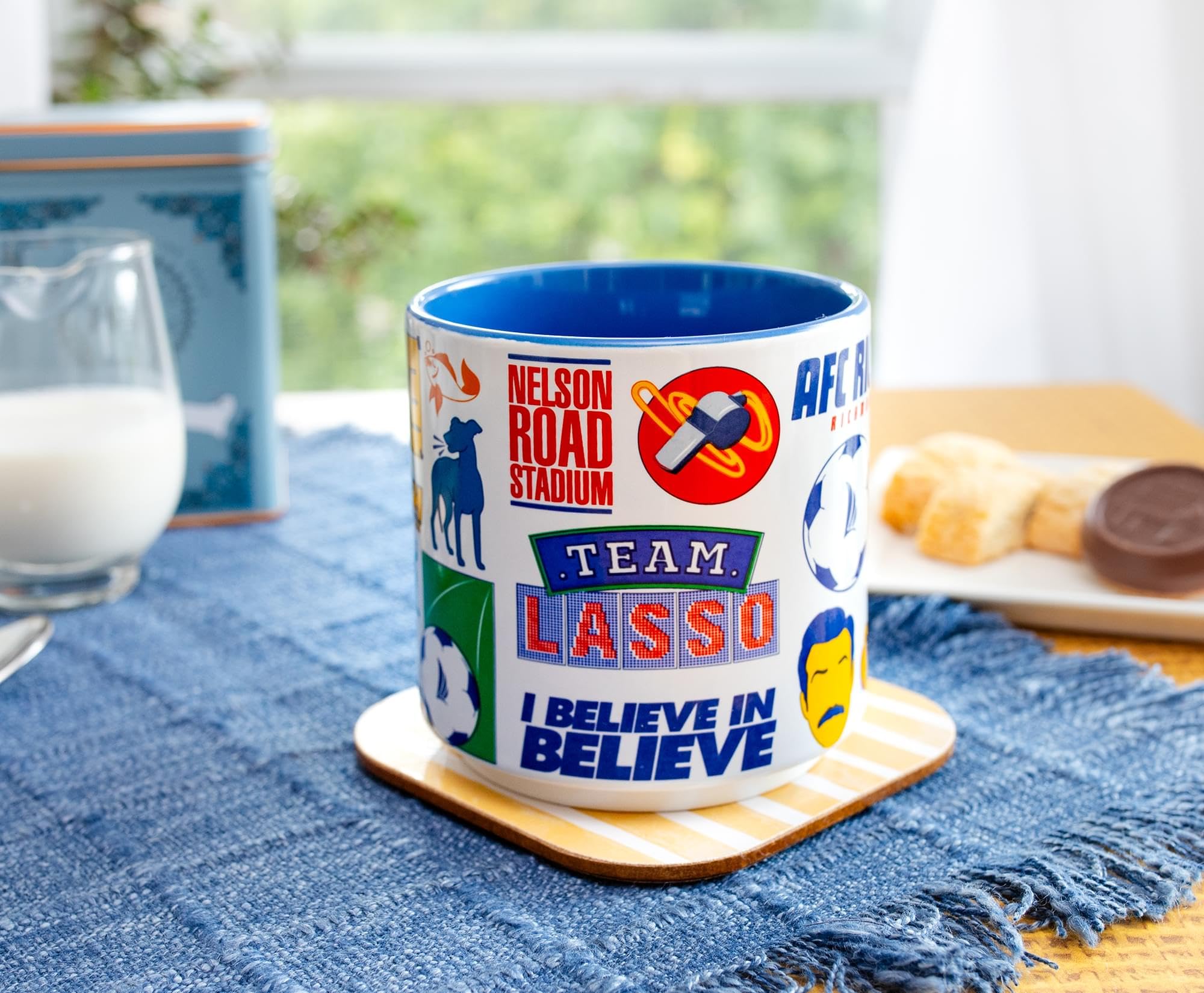 Spreadshirt Ted Lasso Believe Écriture Bleue Et Jaune Mug