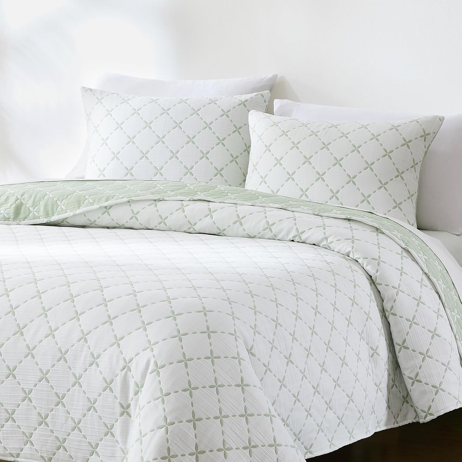 Lush Decor Diamond Leaf Jacquard Reversible Matelasse Coverlet 3 Piece Set Full/Queen Sage - Green Bedding Set - Leaf Quilt - Cottage Decor