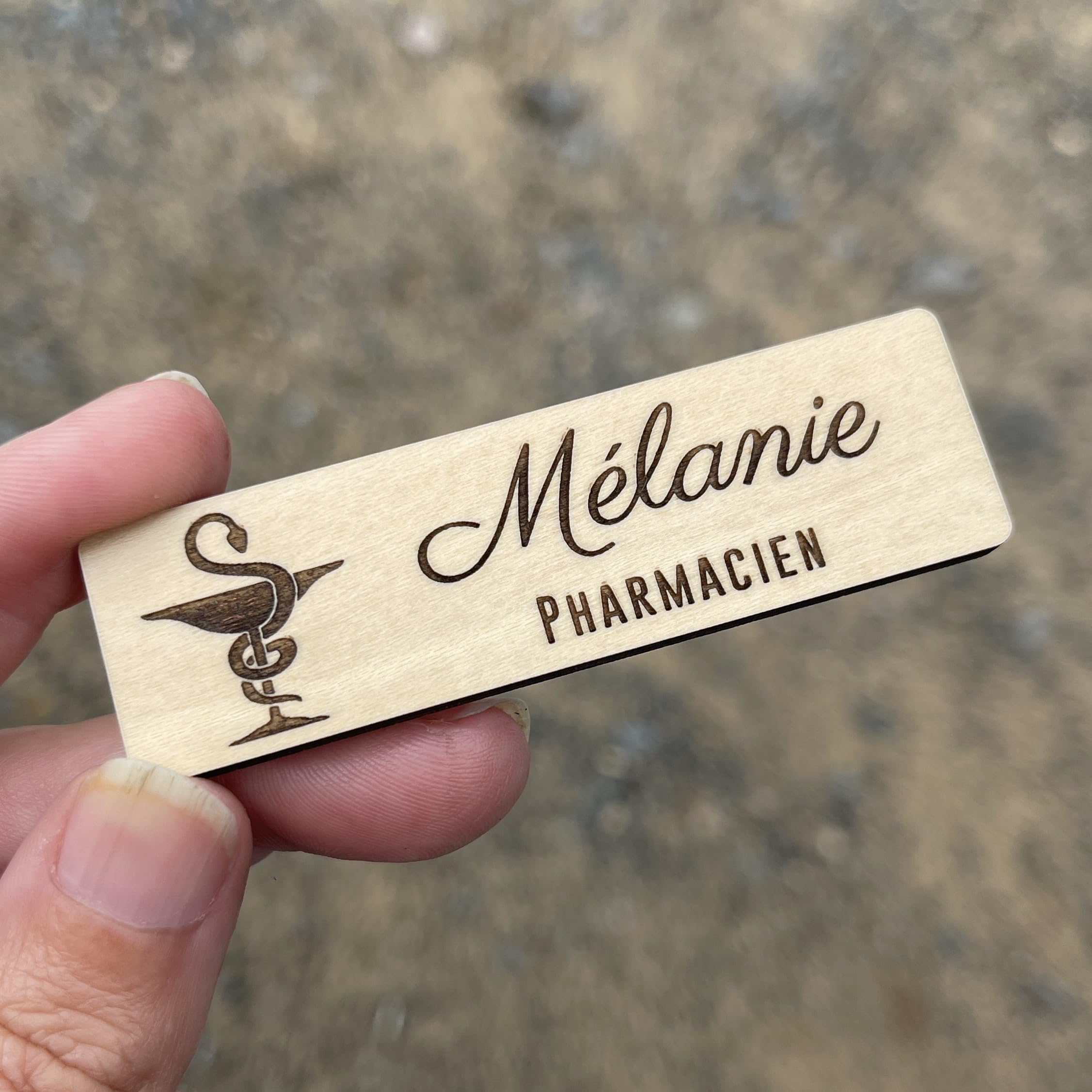 Badge Personnalisé en Bois avec Aimant Pharmacien Infirmier