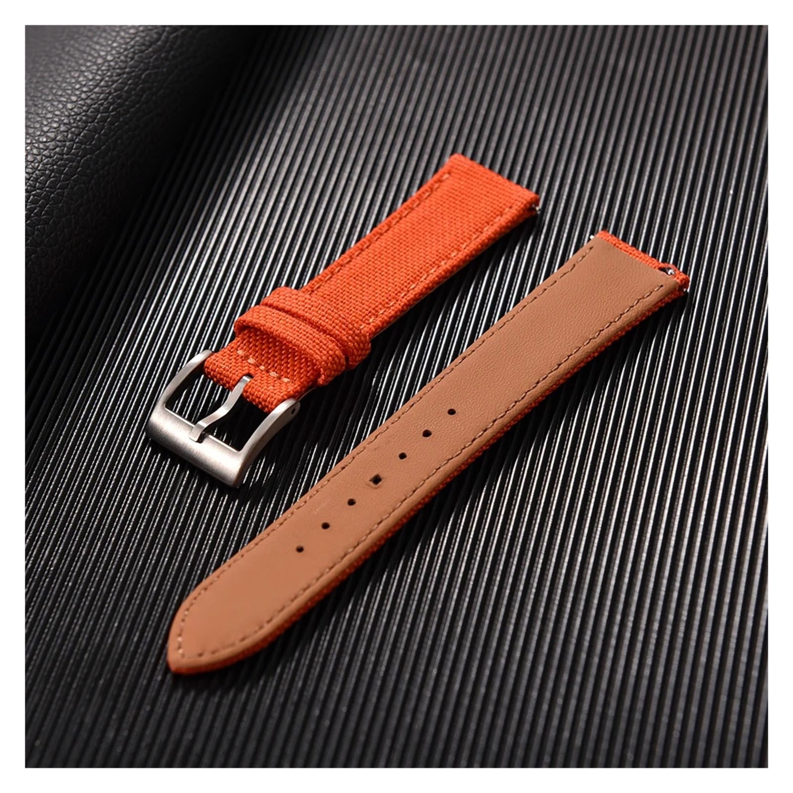 LUGEMA Bracelet de montre sport en toile imperméable qualité supérieure, disponible 18 mm, 20 et 22, avec système fixation rapide. Disponible nylon cuir