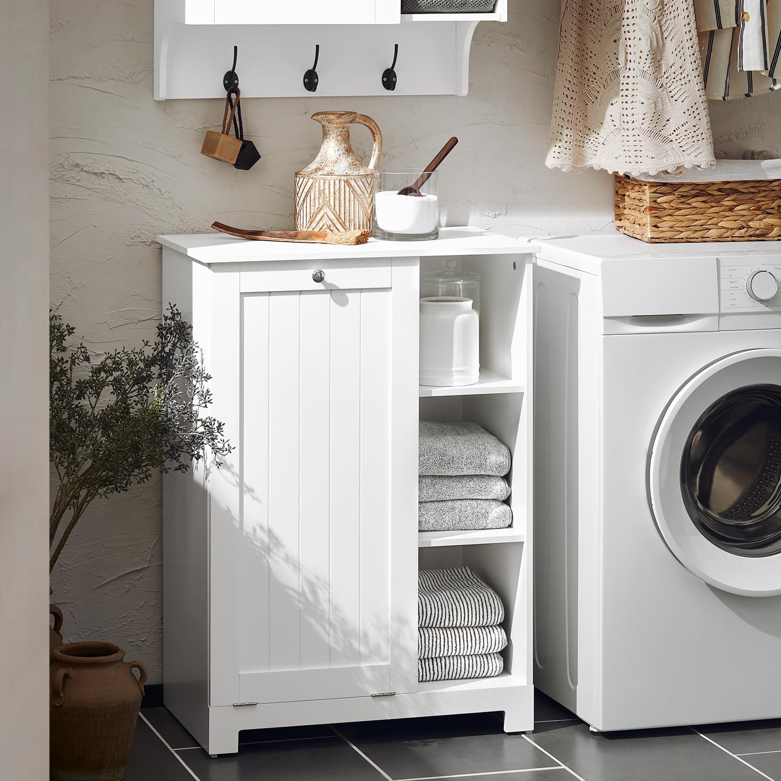 SoBuy Mueble Baño con Cesta de Lavandería – Mueble Ropa Sucia con 3 Estantes – Armario Baño Ahorra Espacio de Madera para Espacios Pequeños, Blanco, 60x86x37cm, BZR105-W