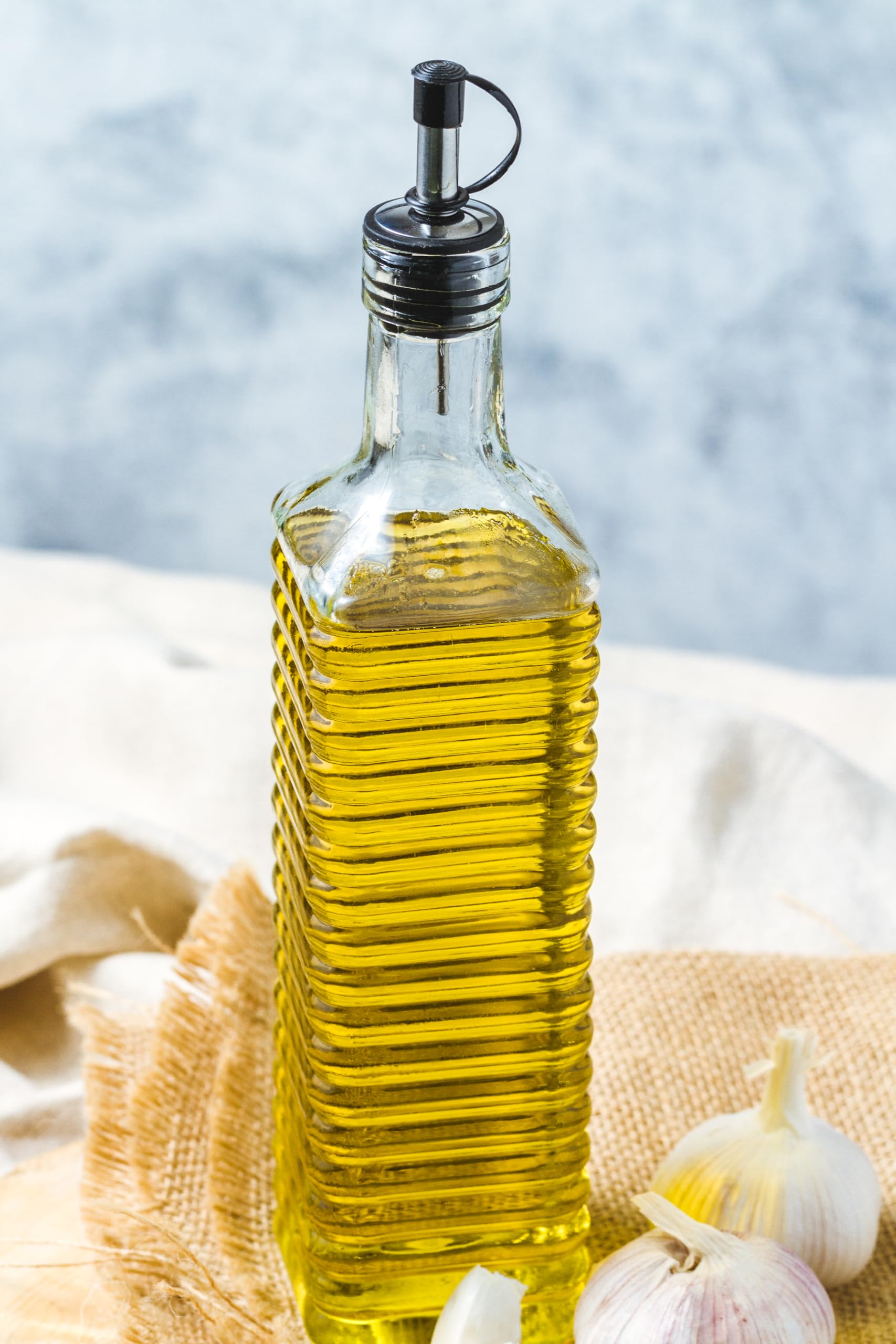 KitchenCraft World of Flavours Traditional Ridged Glass Oil Bottle / Vinegar Pourer, 55 ml, Clear, 550 ml - Image 4