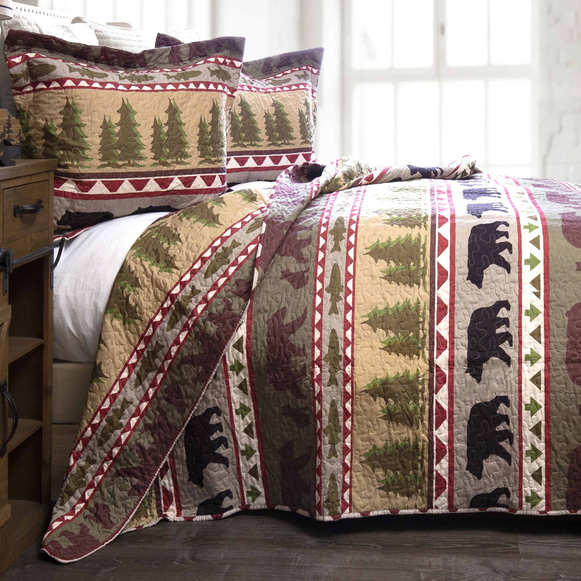 CARSTENS, INC. Rustic Cabin Country Bedding Set, 3-Piece Microfiber Quilt, Rustic Bear Stripe, Full/Queen