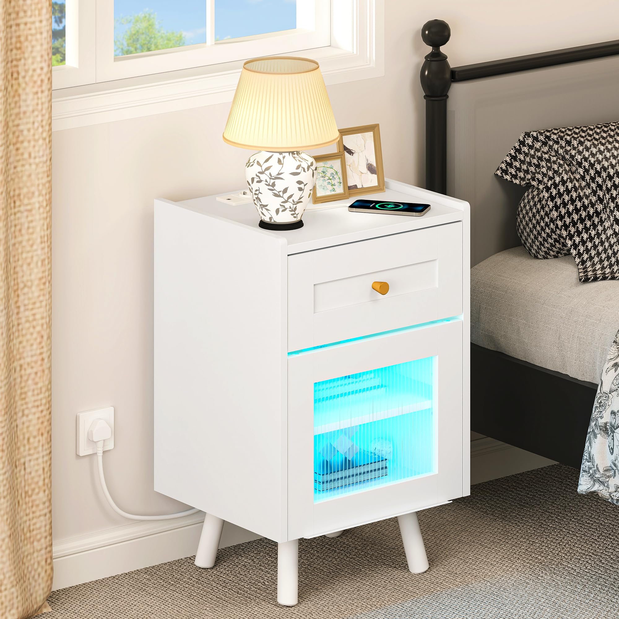 YITAHOME Comodino con striscia luminosa a LED a 7 colori, comodino con cassetto e ripiano regolabile, tavolino nero per camera da letto, soggiorno, 40 x 35 x 62 cm, bianco