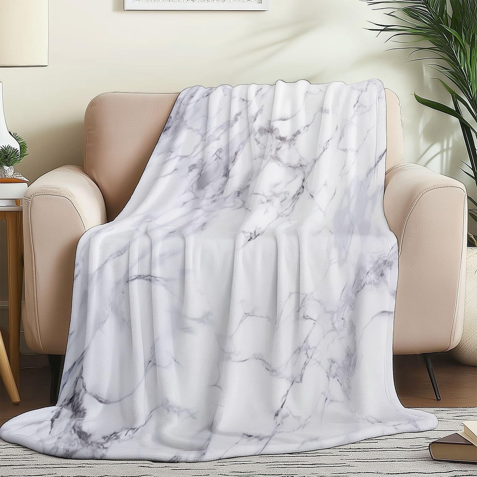 Realizm Minimalizm Marmurowy Koc z polaru flanelowego 150 x 200 cm - Biały ciepły i miękki koc z nadrukiem, dekoracyjny na sofę, fotel i narzuty