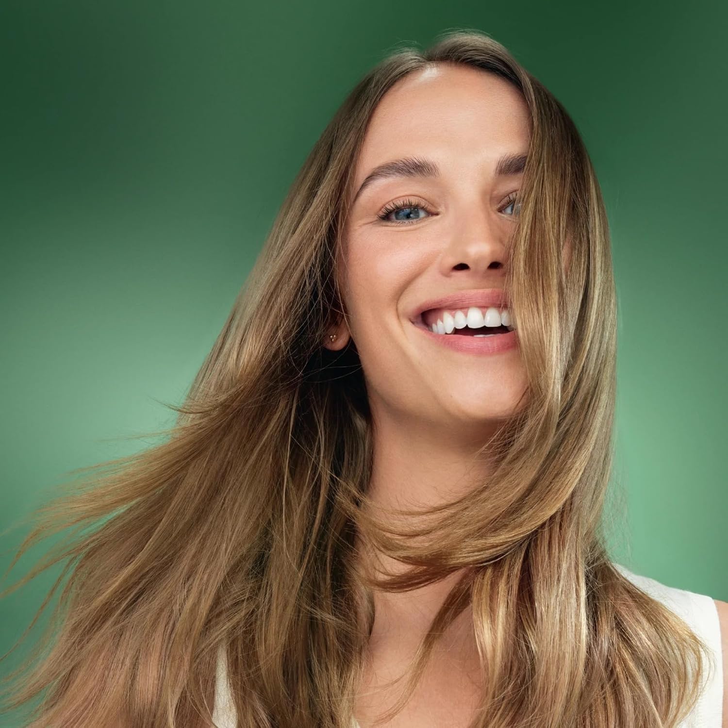 Yves Rocher Detangling Milk Spray, Leave-In Conditioner for Frizz & Tangles, Lightweight Hair Detangler with Organic Chestnut Milk, Softens & Adds Shine, No-Rinse Mist, 150ml / 5 fl oz