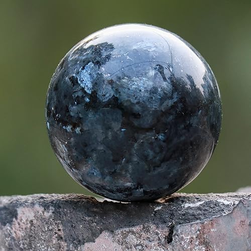 Crocon Bola de esfera de piedra larvikita de 1.969 in con soporte de metal, más de 1400 quilates, esfera de piedras preciosas curativas, figura de